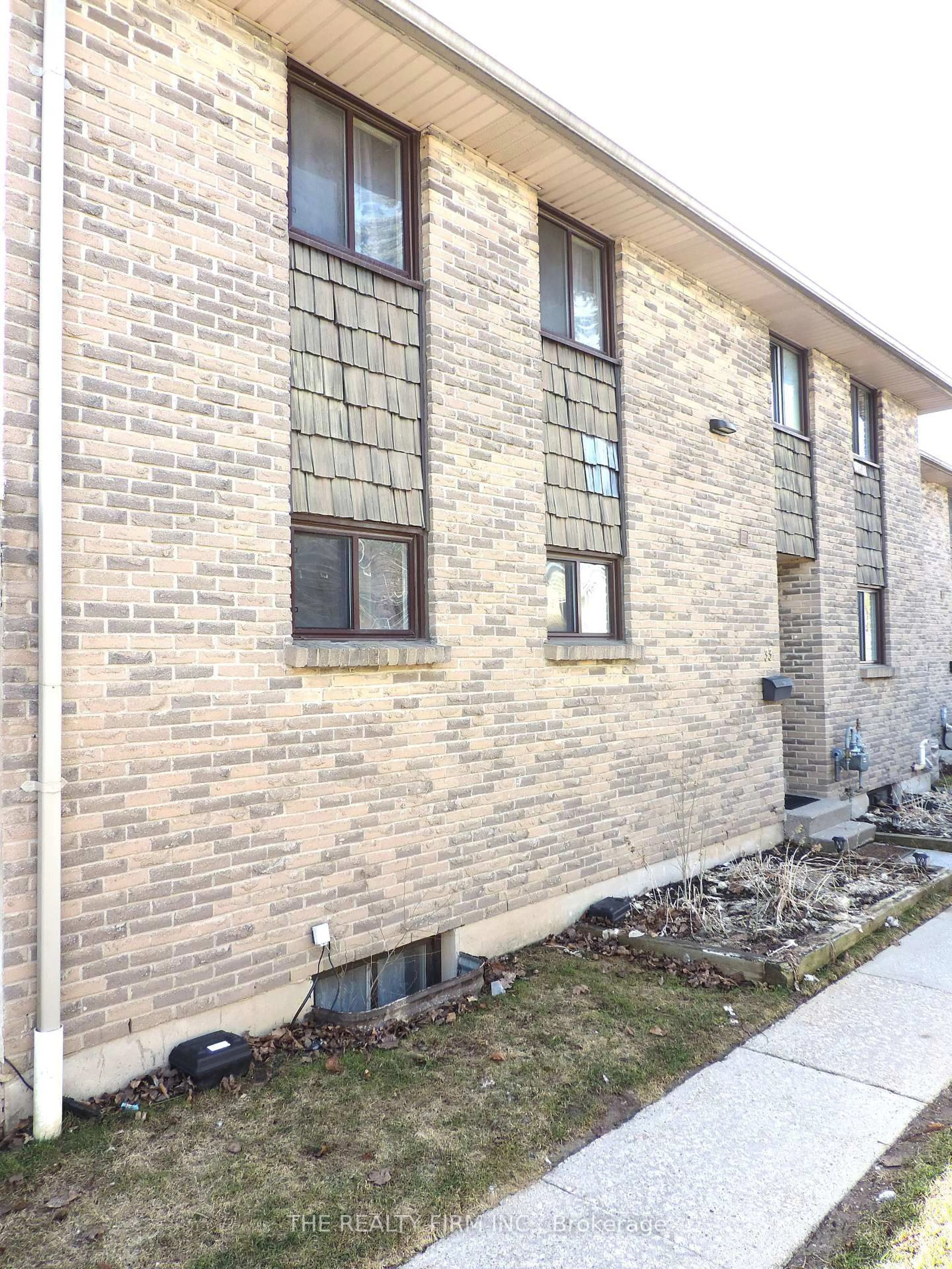 Home with brick exterior material, building for 474 Southdale Rd #33, London South Ontario N6E 1A4