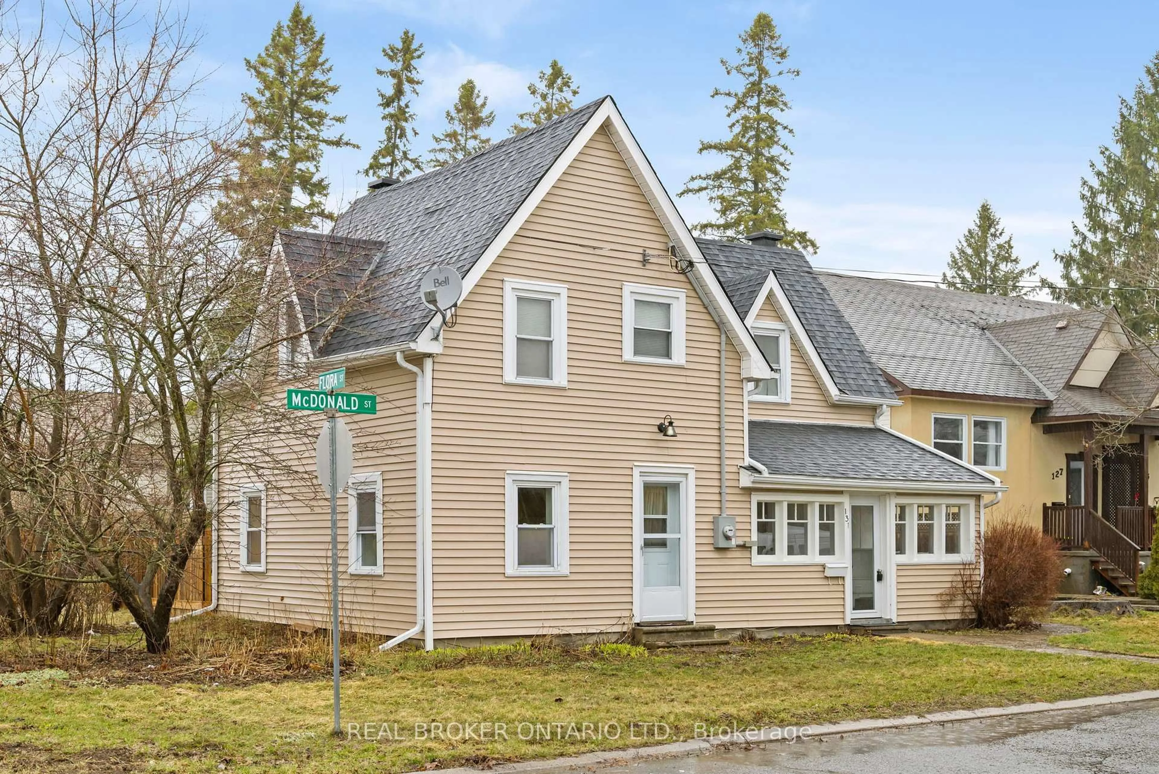 Home with vinyl exterior material, street for 131 Mcdonald St, Carleton Place Ontario K7C 3R4