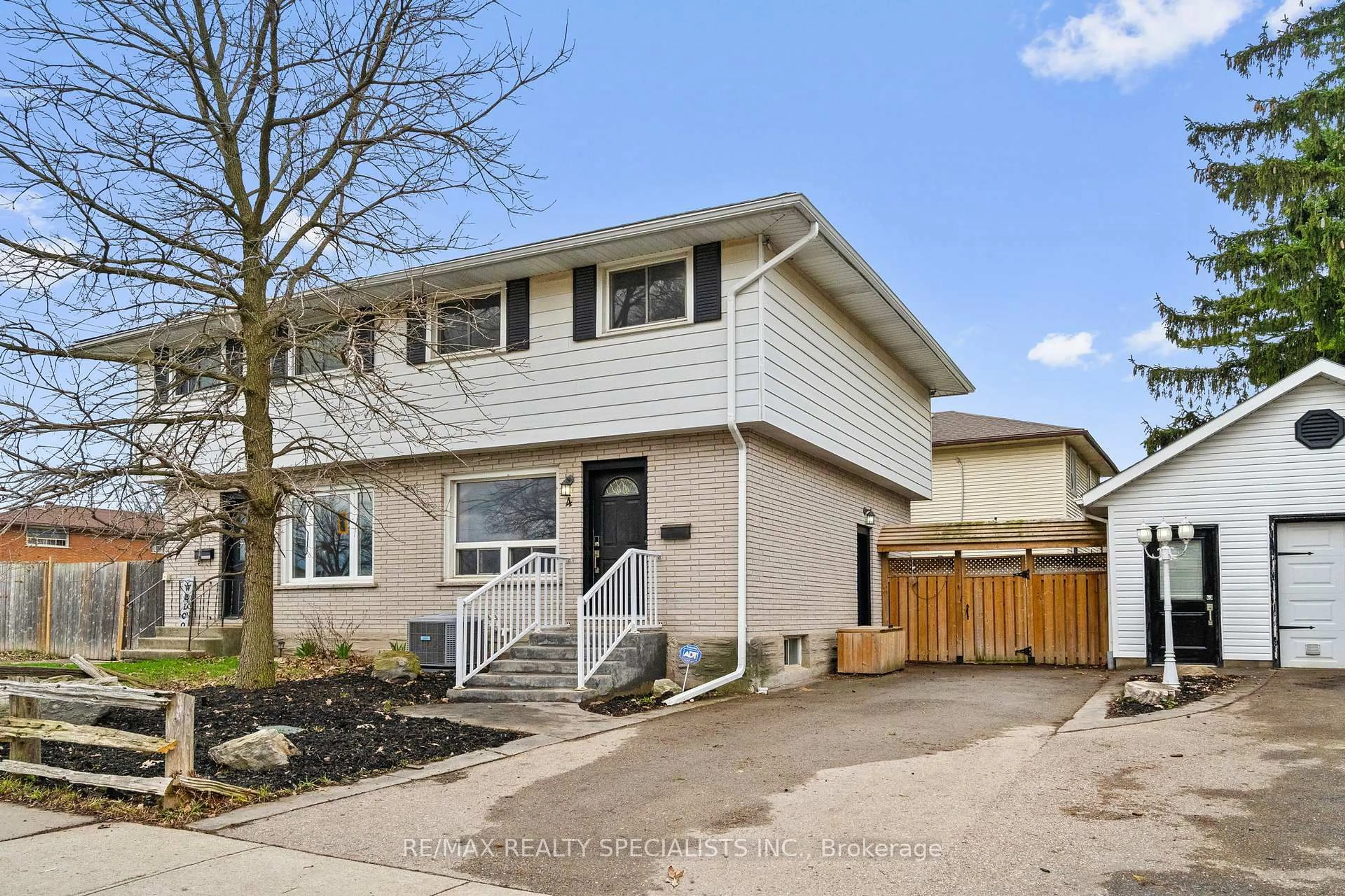 Home with vinyl exterior material, street for 4 Gail St, Cambridge Ontario N1R 4M2