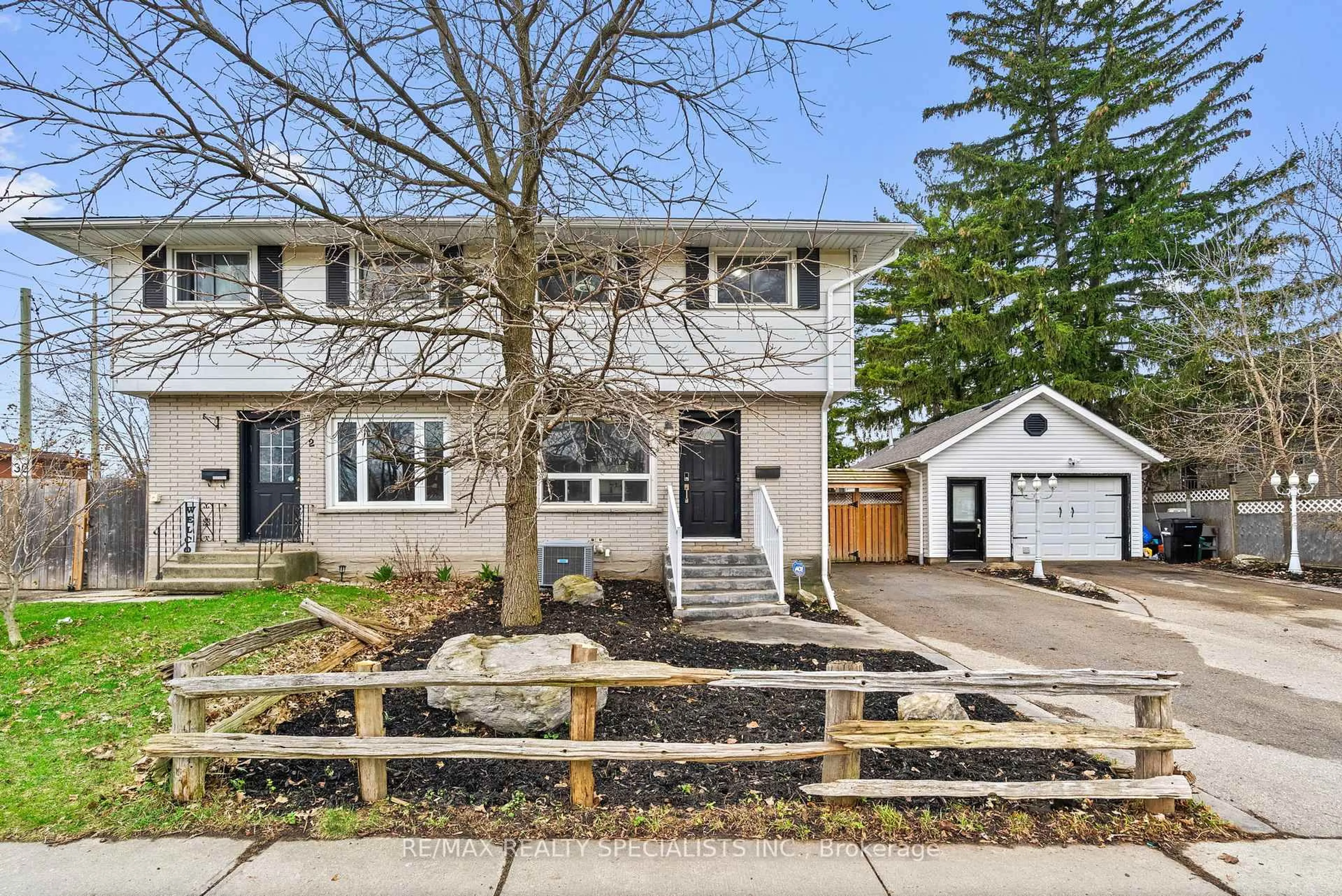 Home with vinyl exterior material, street for 4 Gail St, Cambridge Ontario N1R 4M2