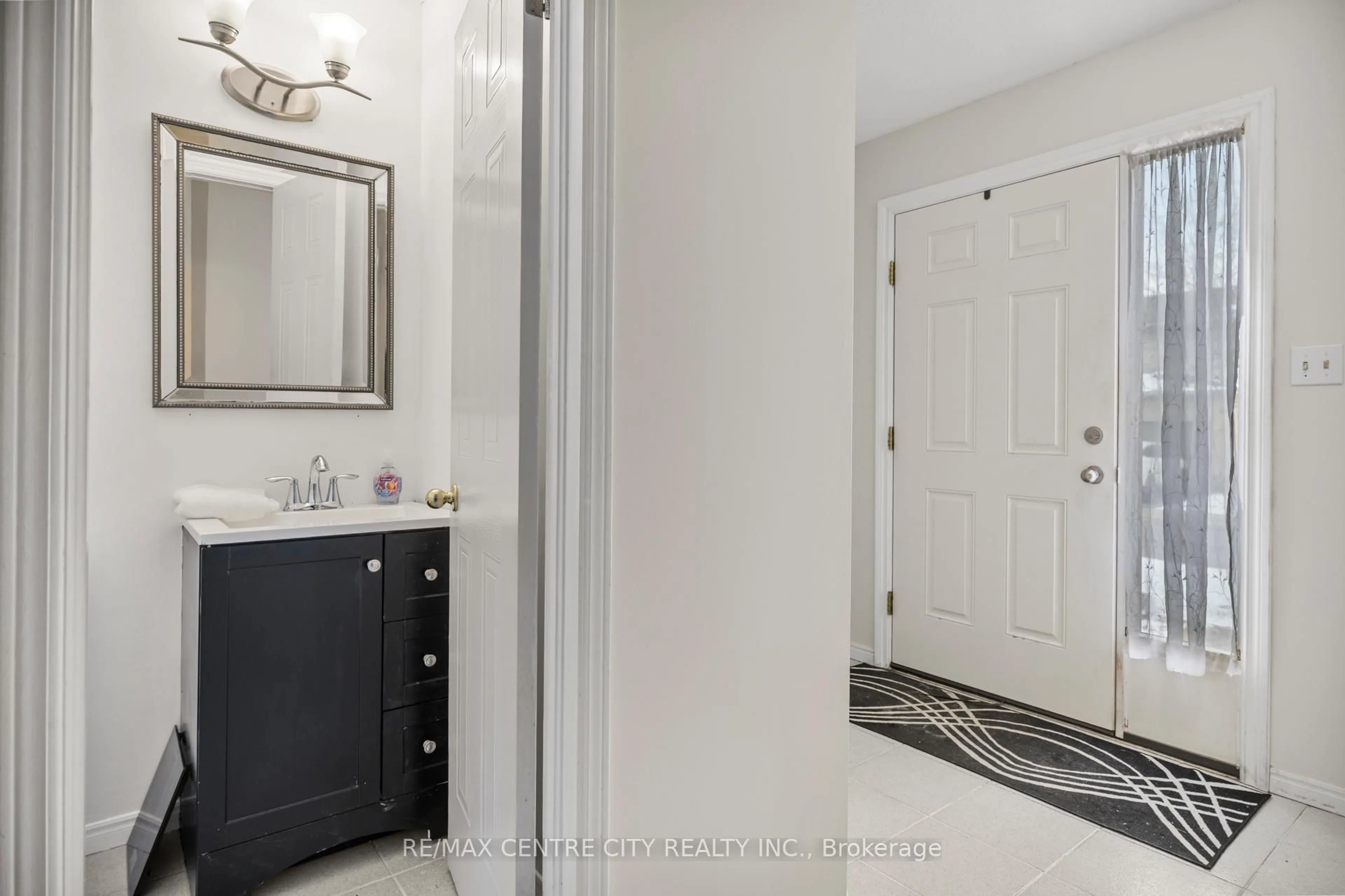 Standard bathroom, ceramic/tile floor for 1199 Hamilton Blvd #58, London East Ontario N5W 5Z9
