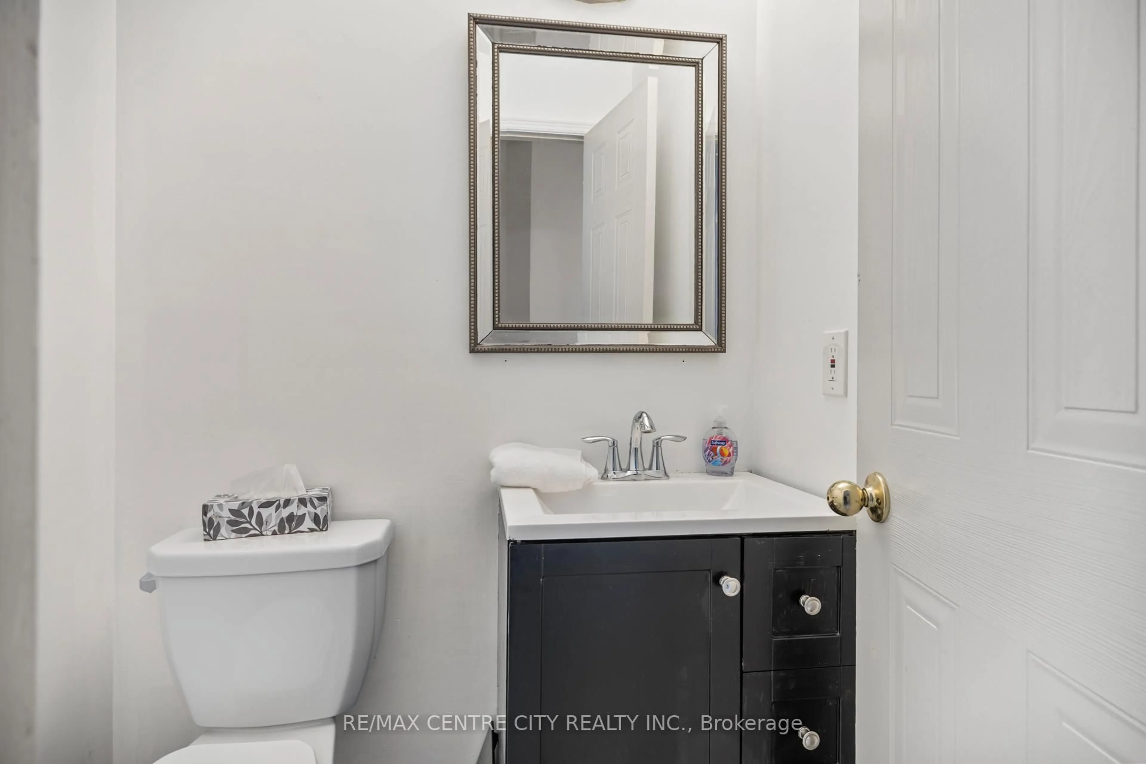 Standard bathroom, unknown for 1199 Hamilton Blvd #58, London East Ontario N5W 5Z9