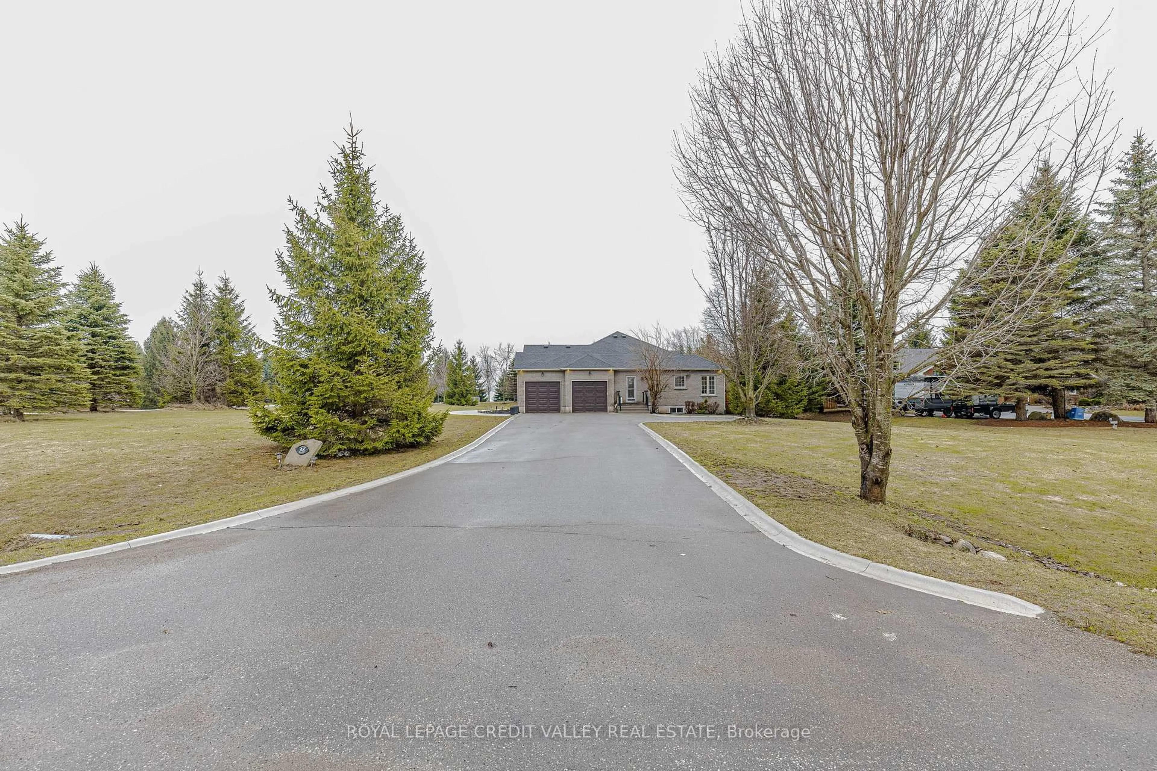 A pic from outside/outdoor area/front of a property/back of a property/a pic from drone, street for 48 Rayburn Meadows Rd, East Garafraxa Ontario L9W 7E7