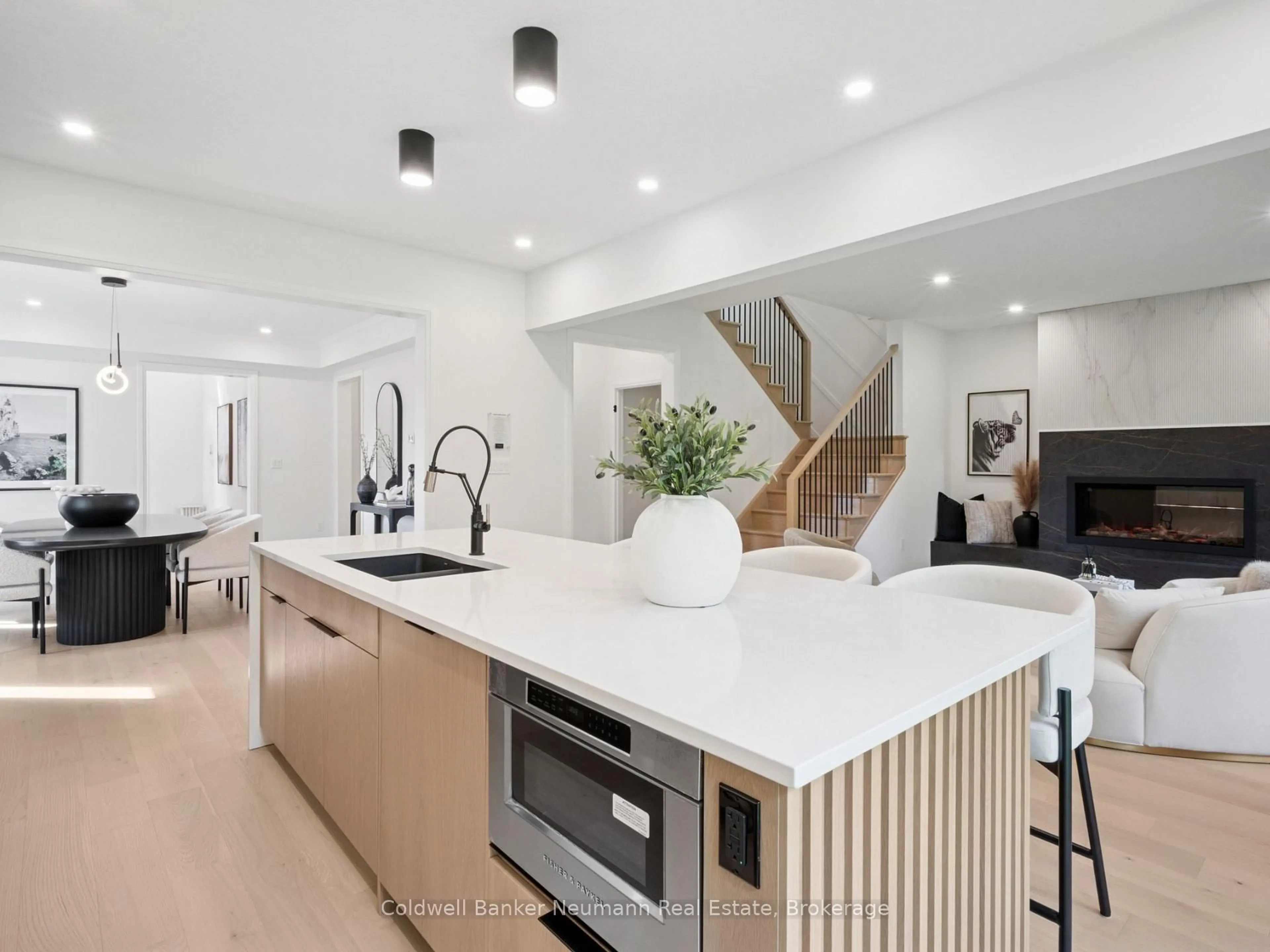 Open concept kitchen, unknown for 48 Allegro Common, Cambridge Ontario N3C 1A5