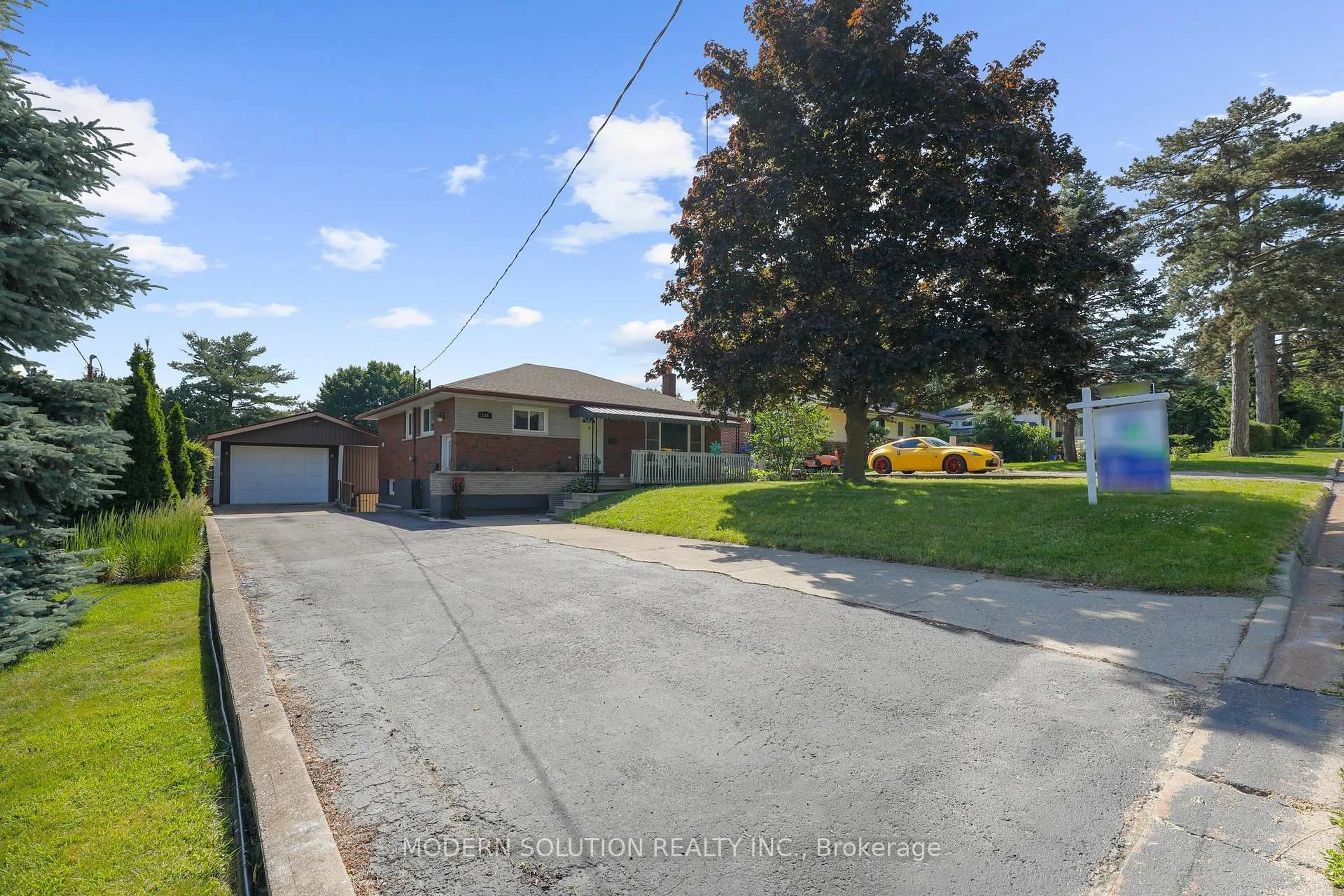 A pic from outside/outdoor area/front of a property/back of a property/a pic from drone, street for 134 Clarke St, Woodstock Ontario N4S 7M7
