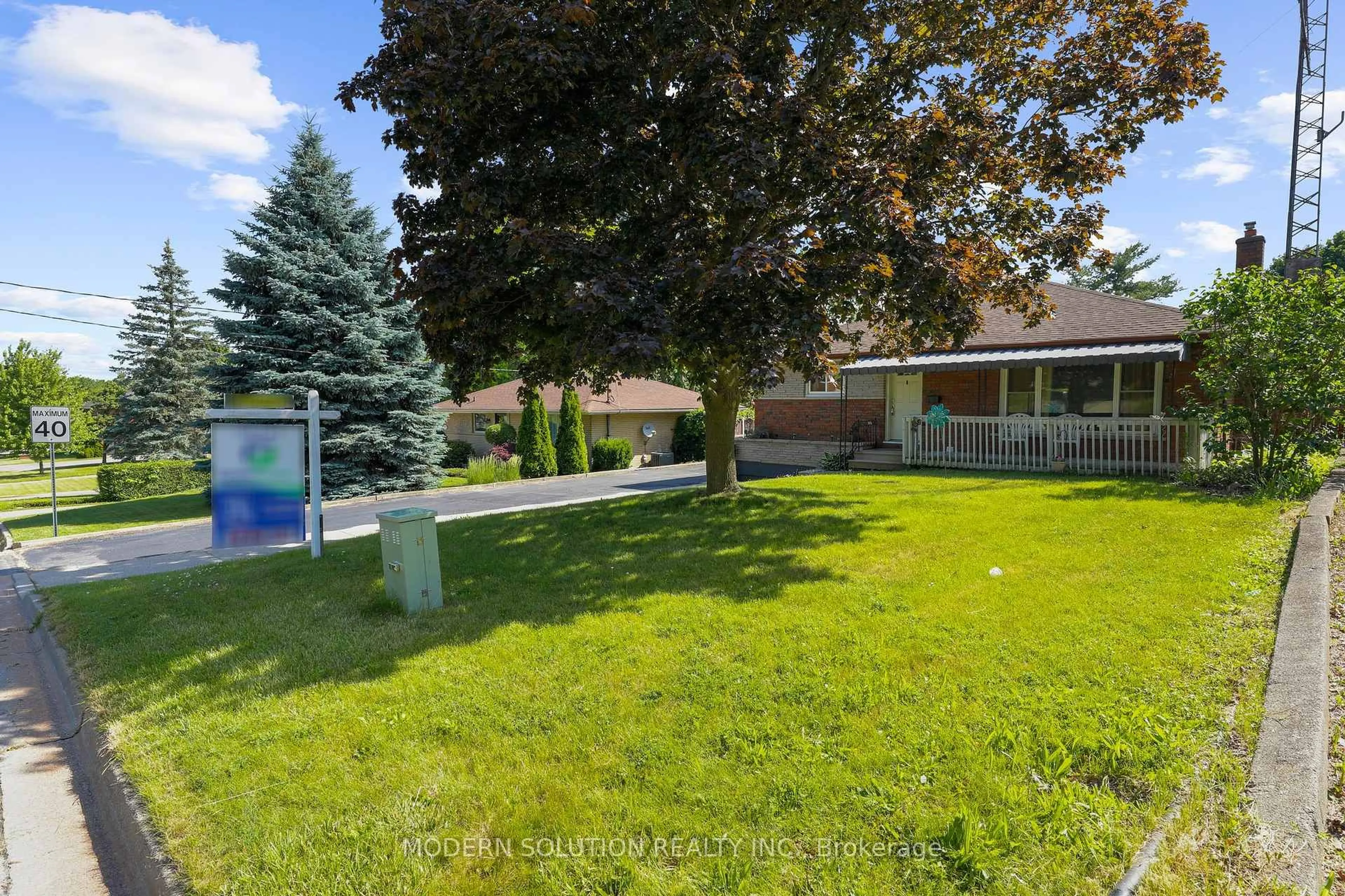 A pic from outside/outdoor area/front of a property/back of a property/a pic from drone, street for 134 Clarke St, Woodstock Ontario N4S 7M7