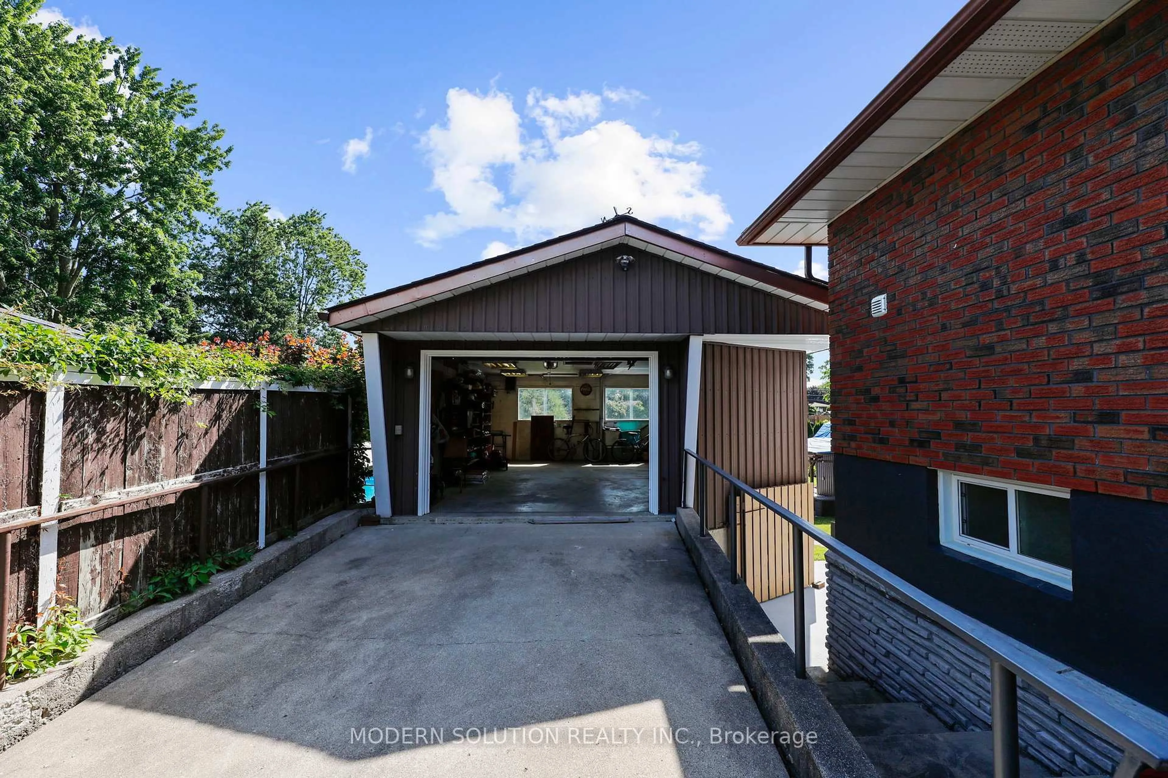 Indoor garage for 134 Clarke St, Woodstock Ontario N4S 7M7