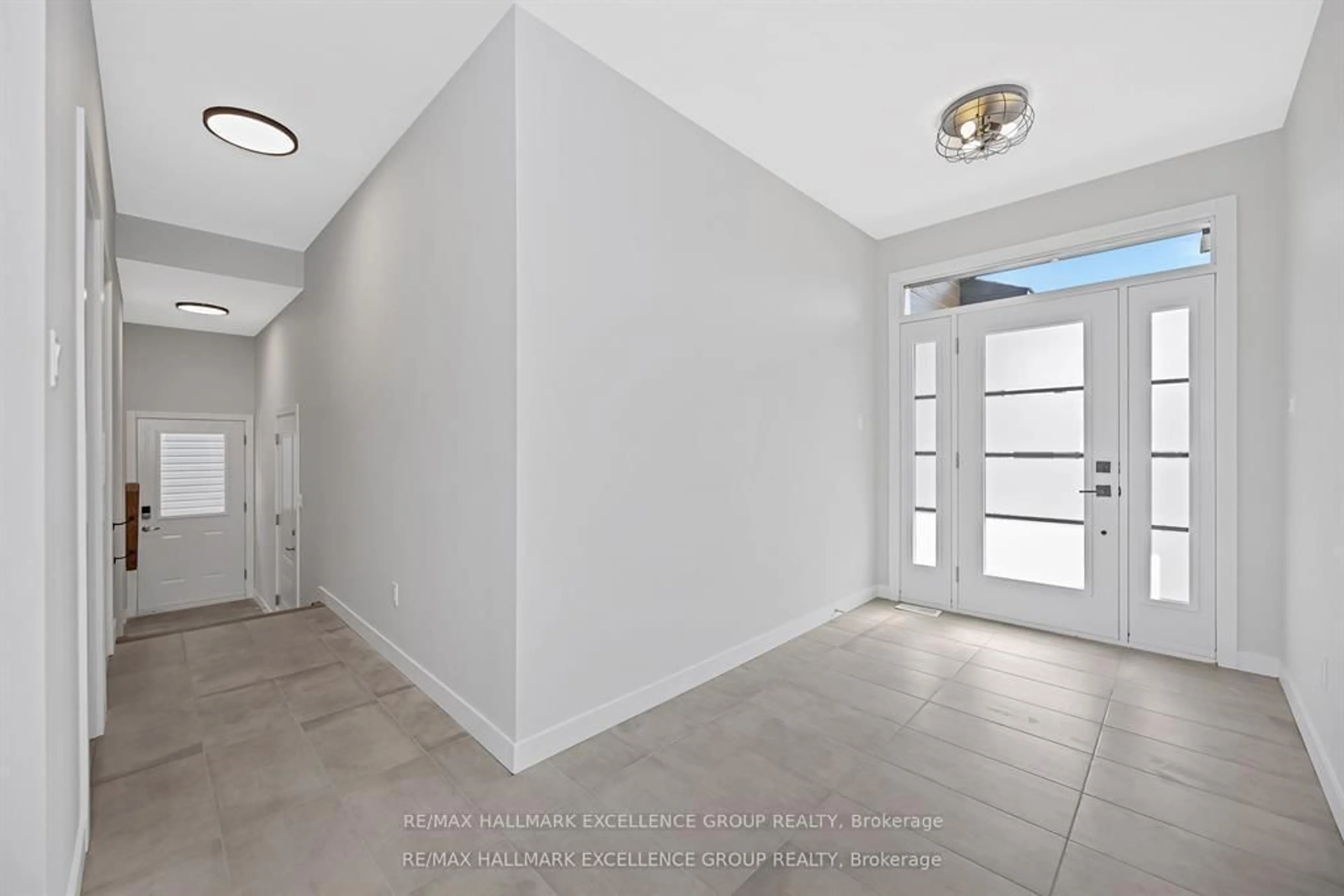 Indoor entryway for 1345 DIAMOND St, Clarence-Rockland Ontario K4K 0M6