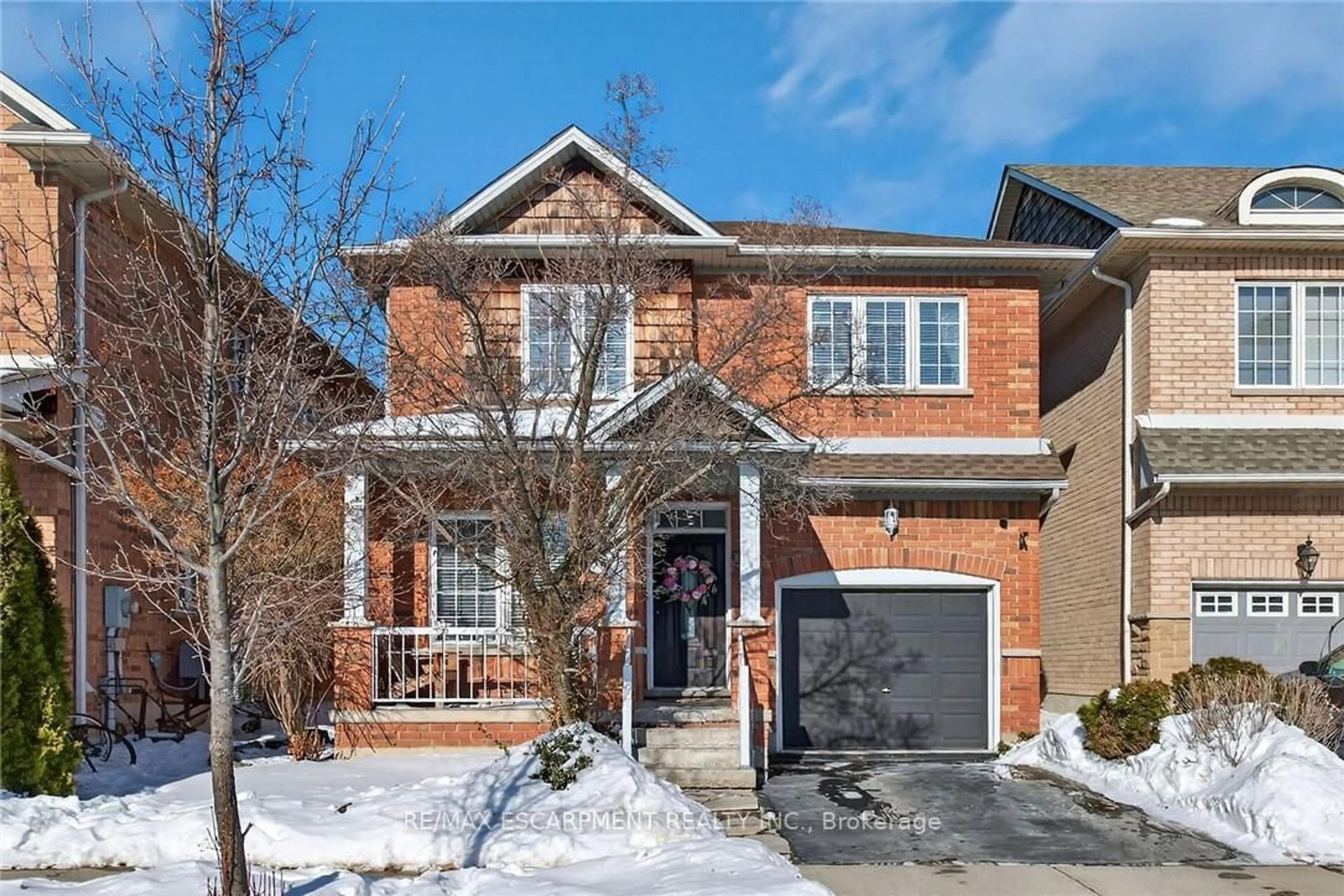 Home with brick exterior material, street for 33 Panorama Way, Hamilton Ontario L8E 6C6