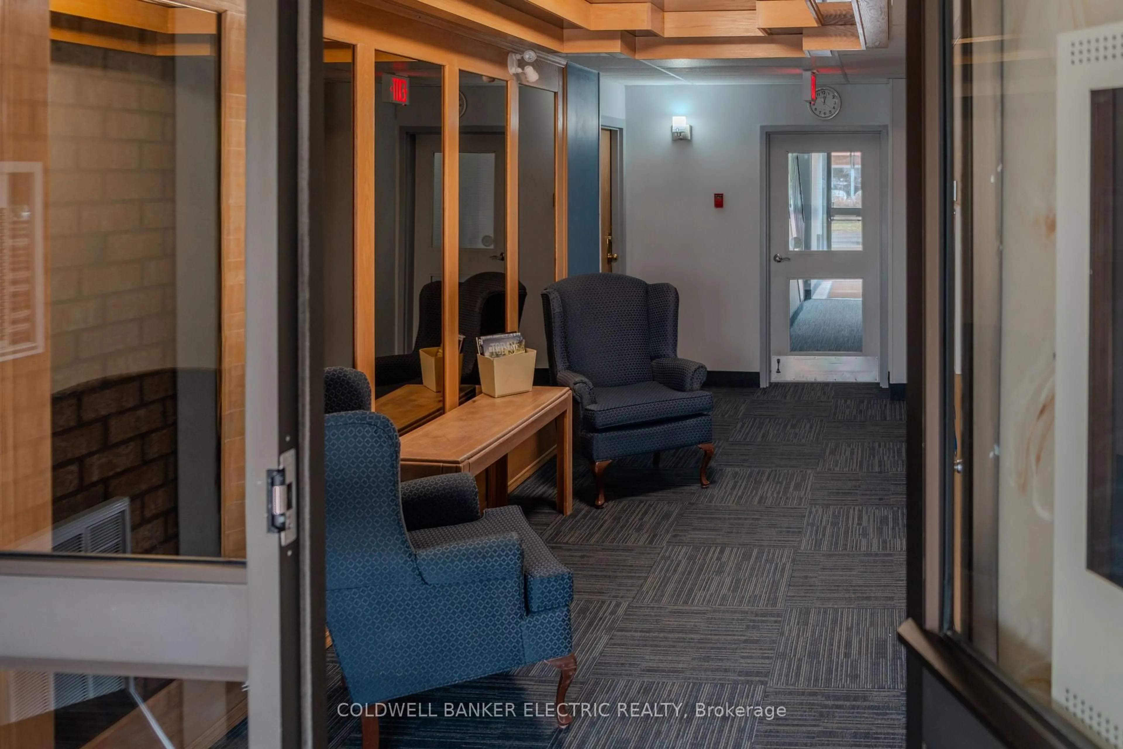 Indoor foyer for 2185 Walker Ave #105, Peterborough Ontario K9L 1T6