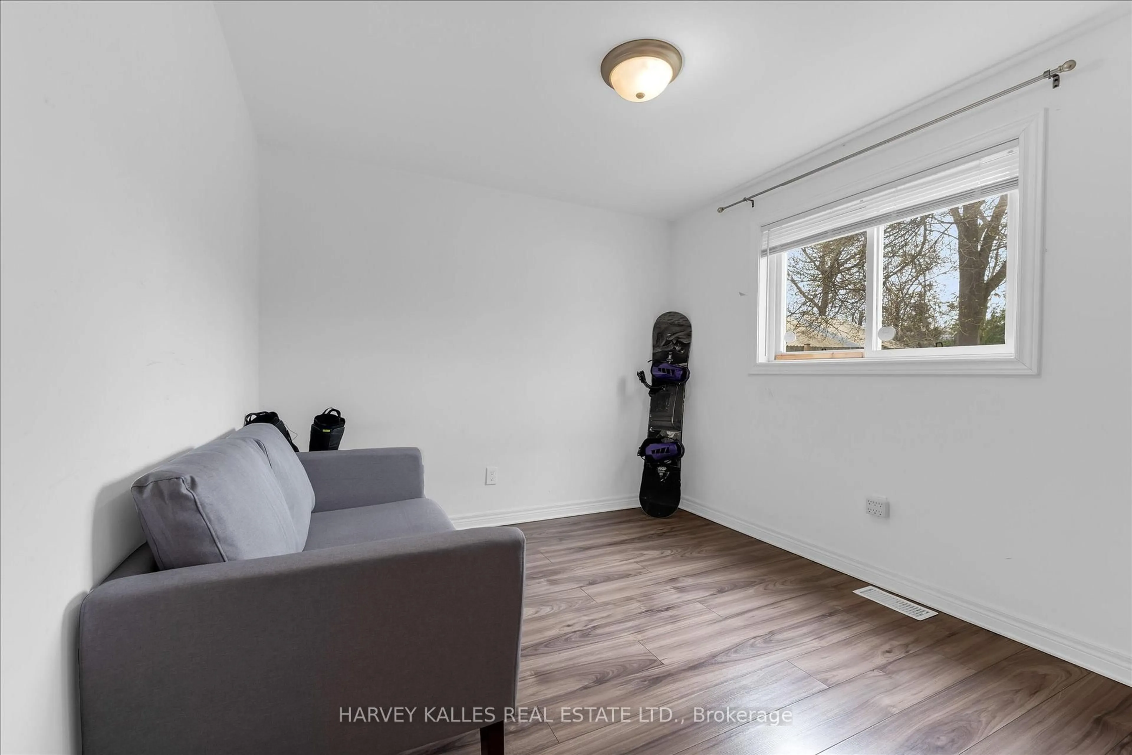 A pic of a room for 105 Ormond St, Thorold Ontario L2V 1Z3