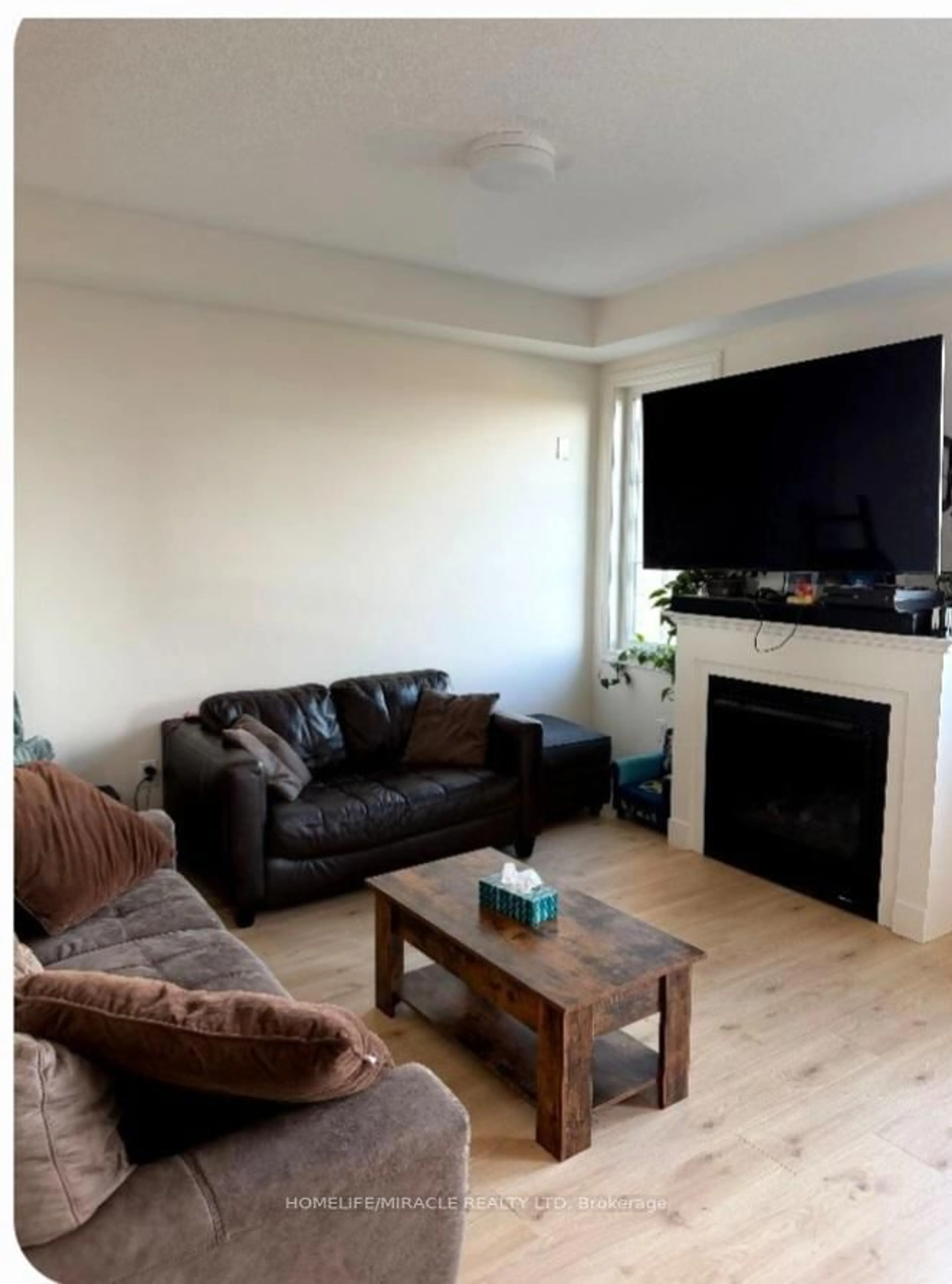 Living room with furniture, wood/laminate floor for 464 Trevor St, Cobourg Ontario K9A 4J8