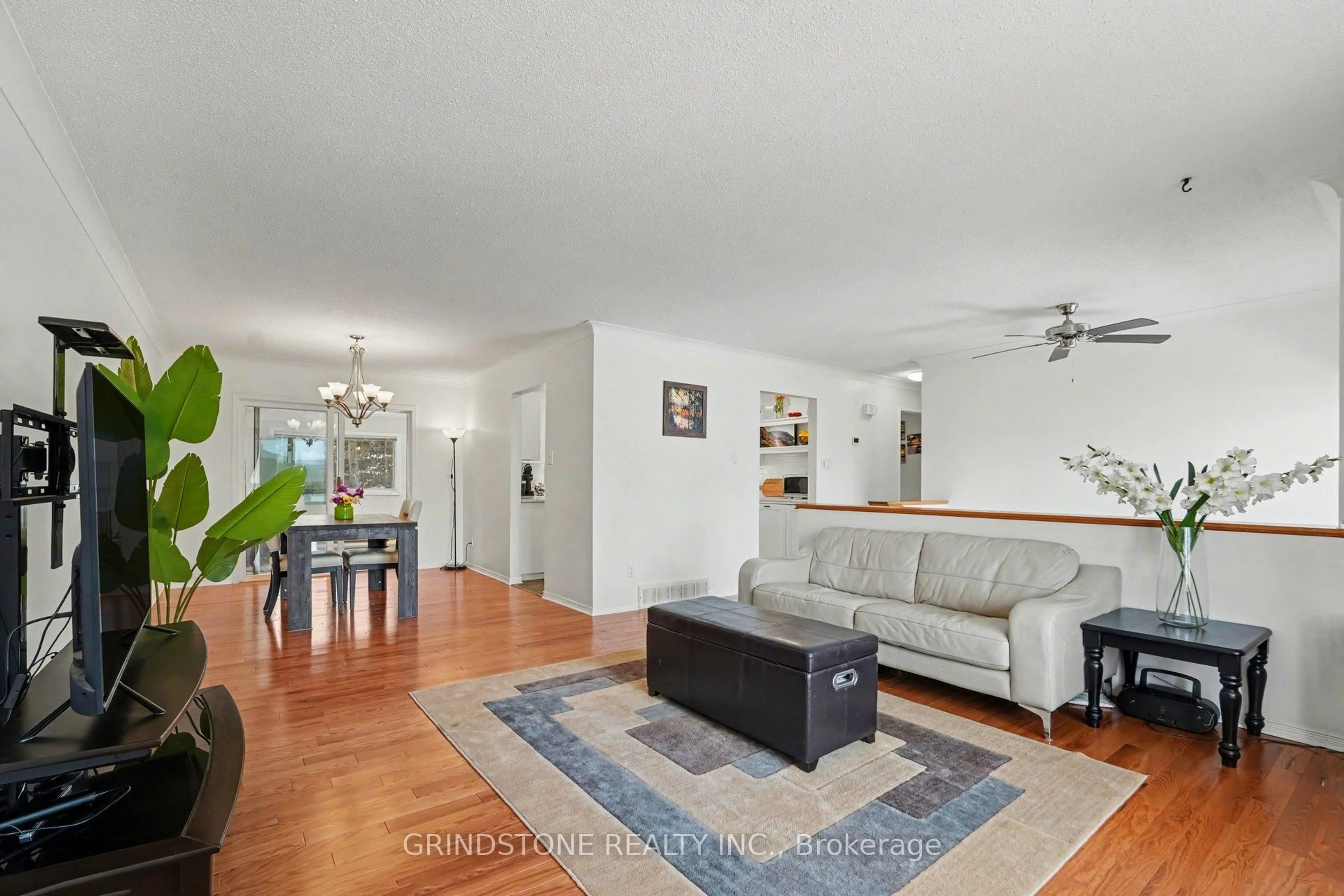 Living room with furniture, unknown for 319 Riverwood Dr, Ottawa Ontario K0A 3M0