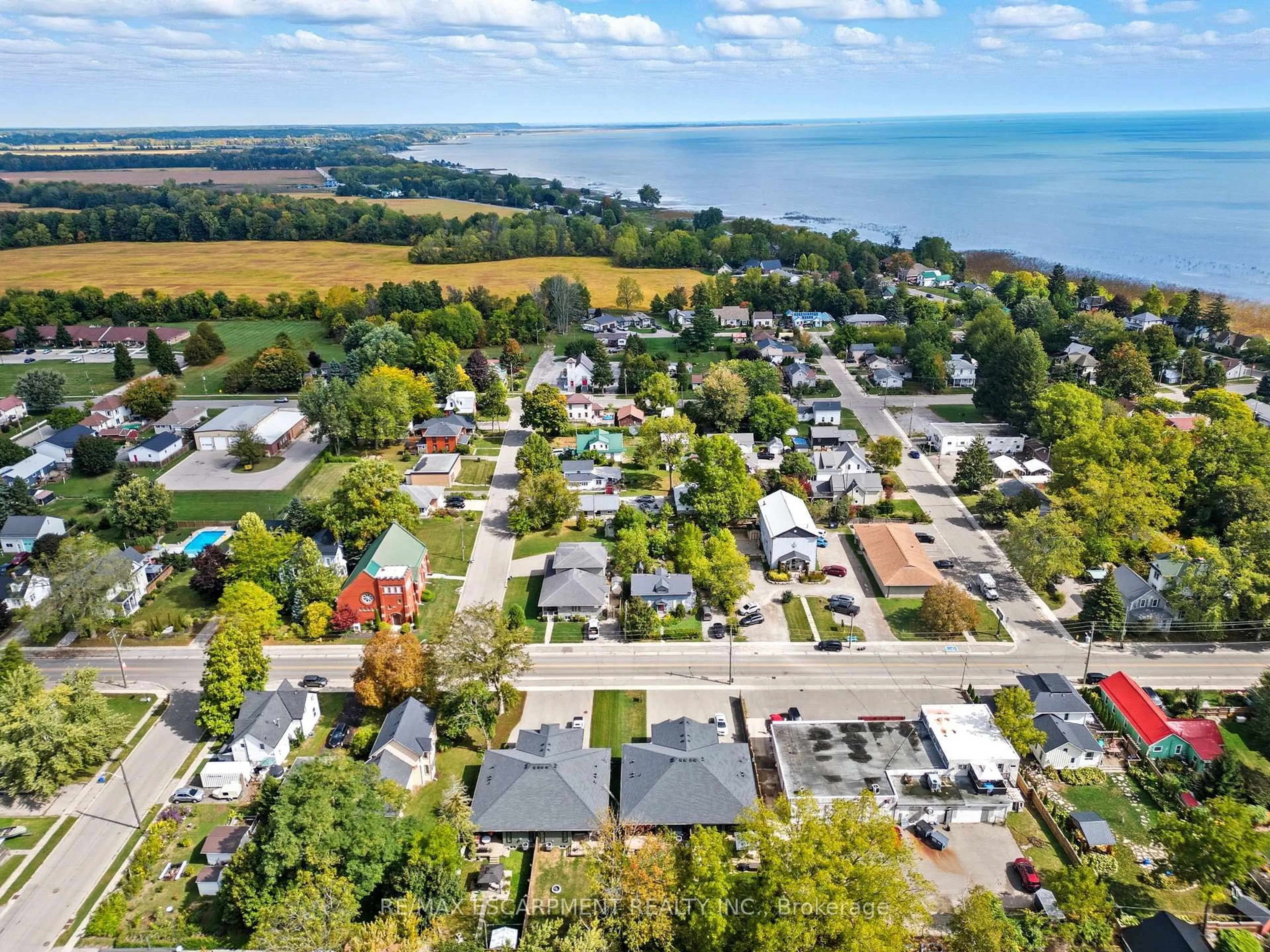 A pic from outside/outdoor area/front of a property/back of a property/a pic from drone, water/lake/river/ocean view for 1053 Bay St, Norfolk Ontario N0E 1M0