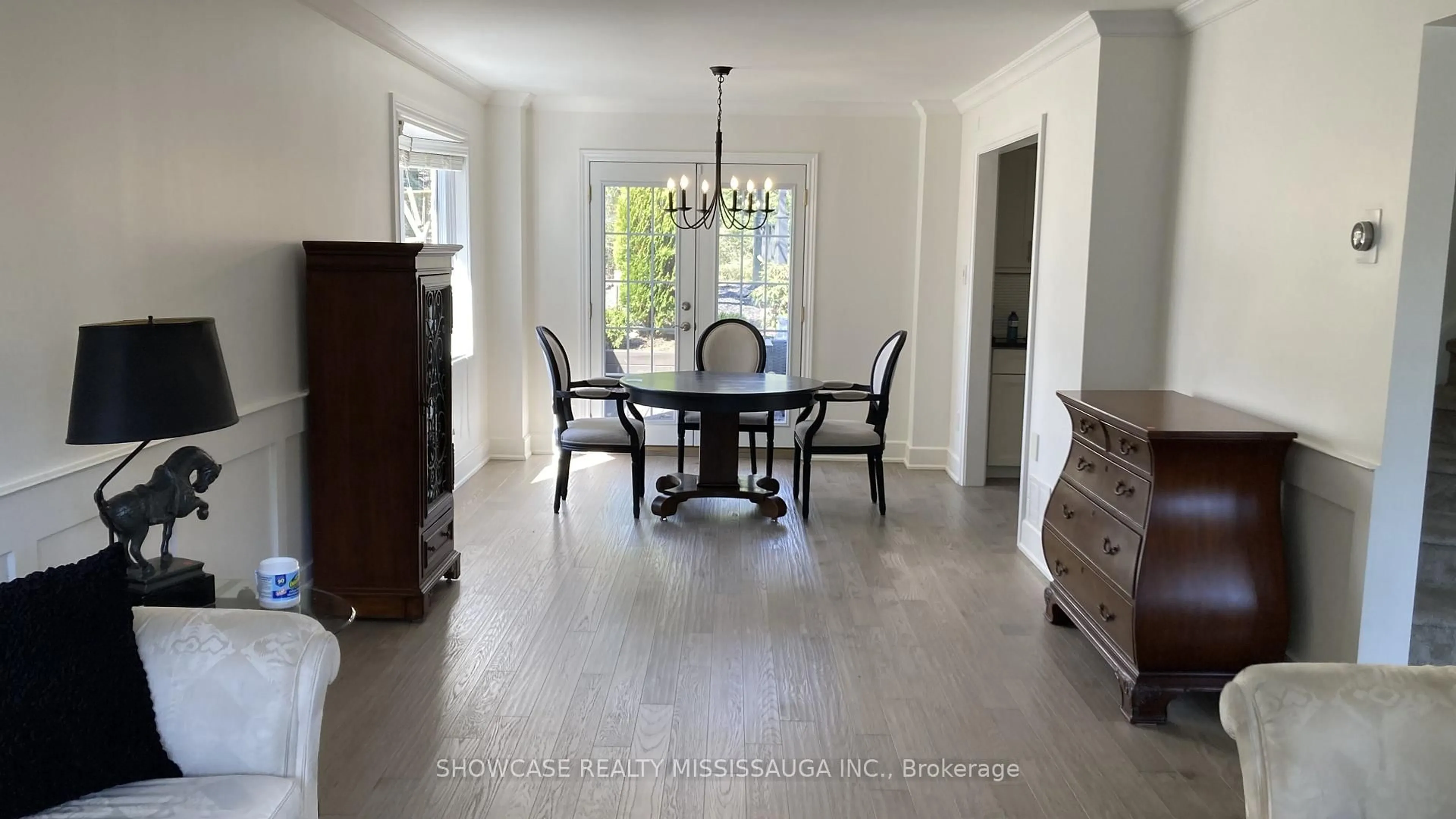 Dining room, wood/laminate floor for 2 Old Oak Lane, Mono Ontario L9W 4B1