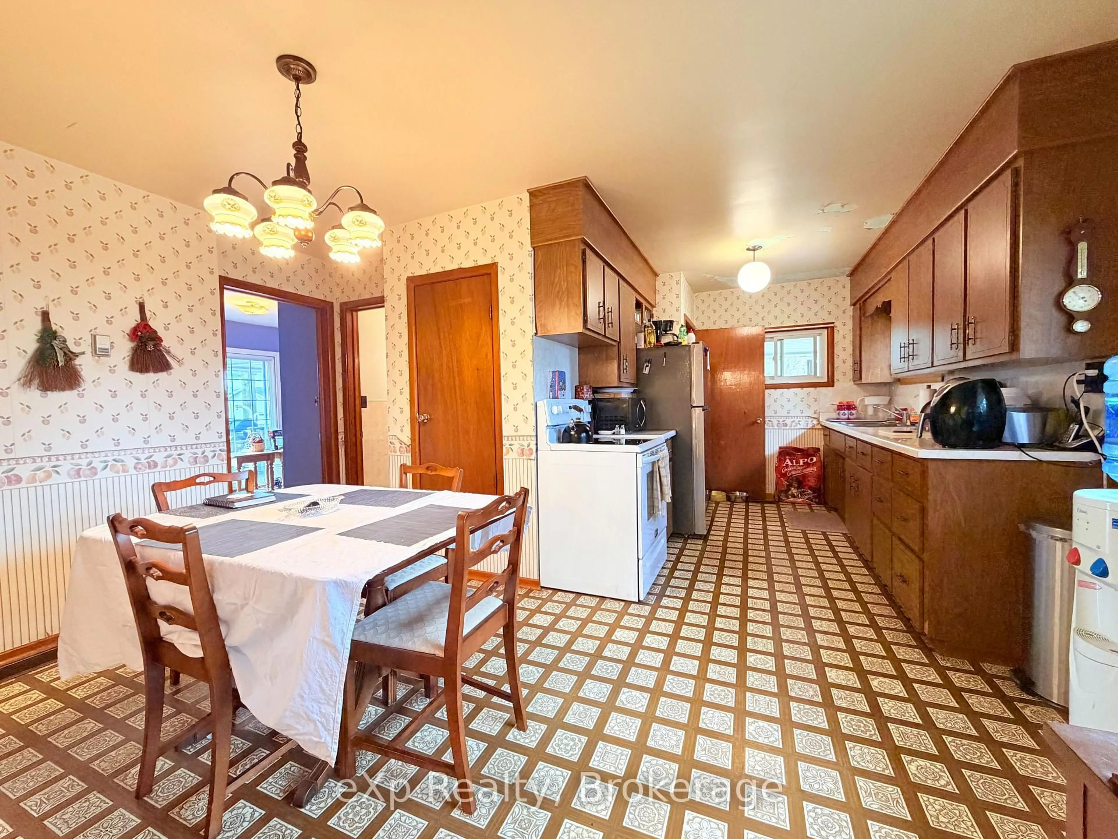 Dining room, ceramic/tile floor for 211 14 Concession, South Bruce Ontario N4N 3C1