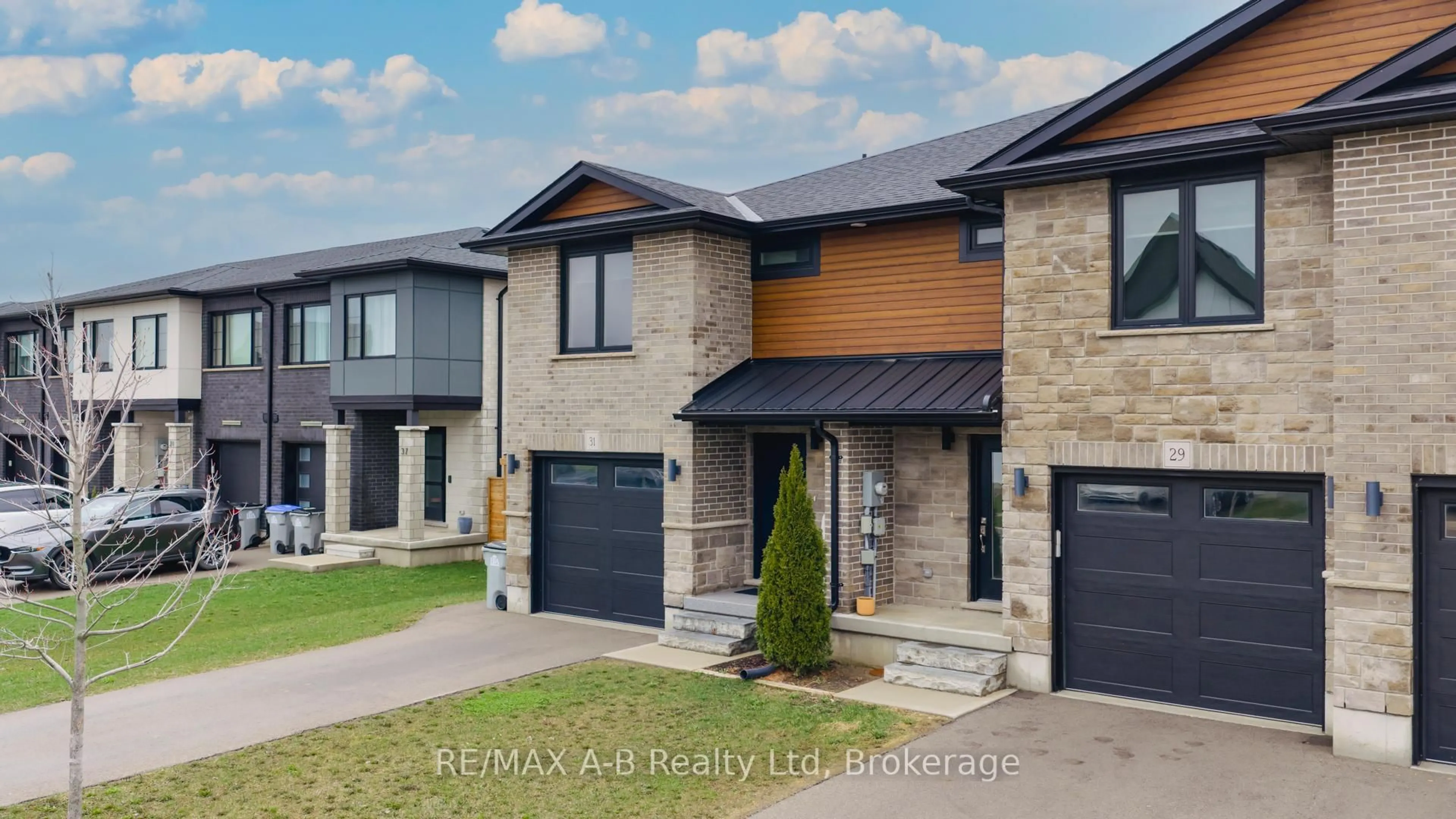 Home with brick exterior material, street for 31 Trailside Dr, St. Marys Ontario N4X 0C1