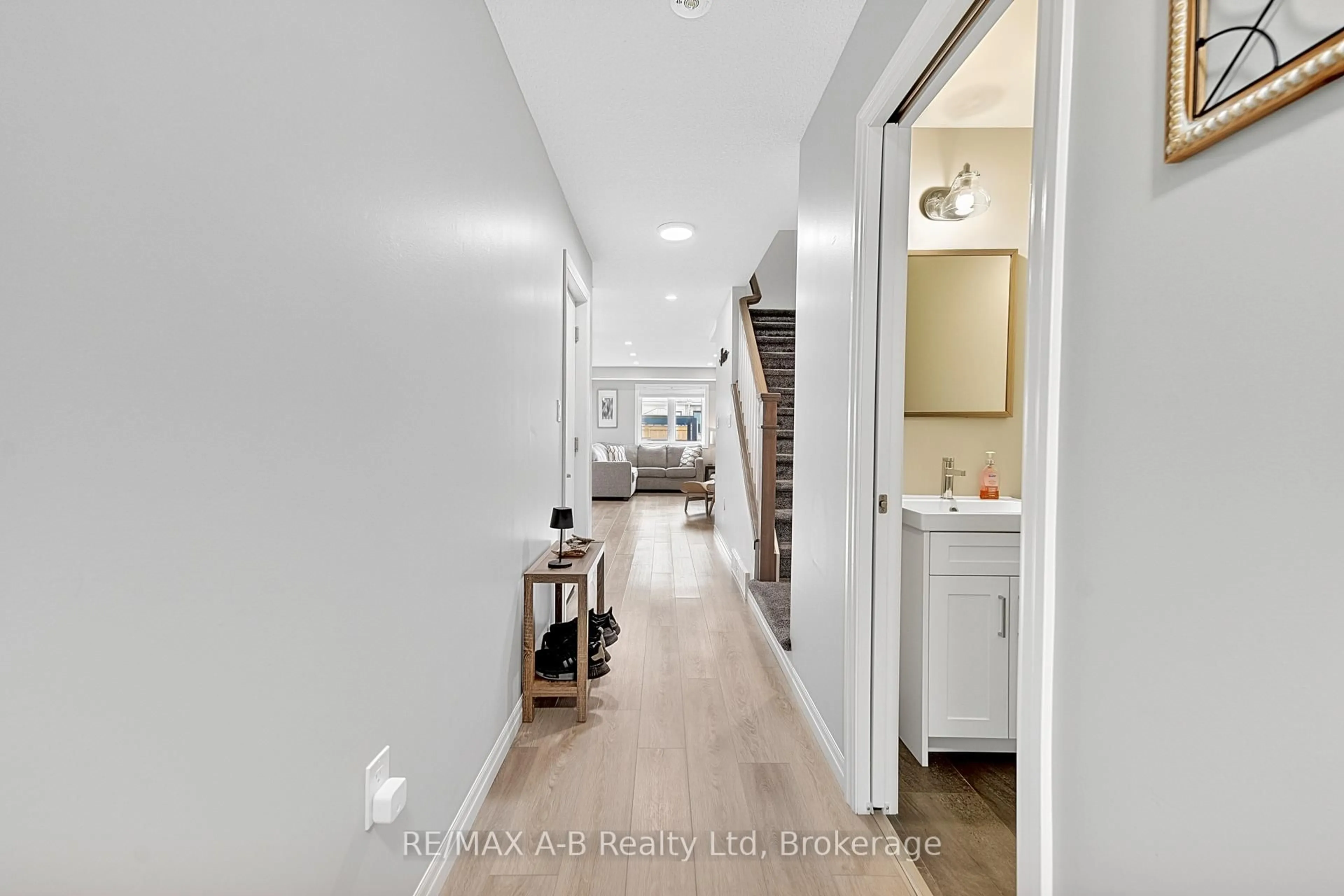 Indoor entryway for 31 Trailside Dr, St. Marys Ontario N4X 0C1