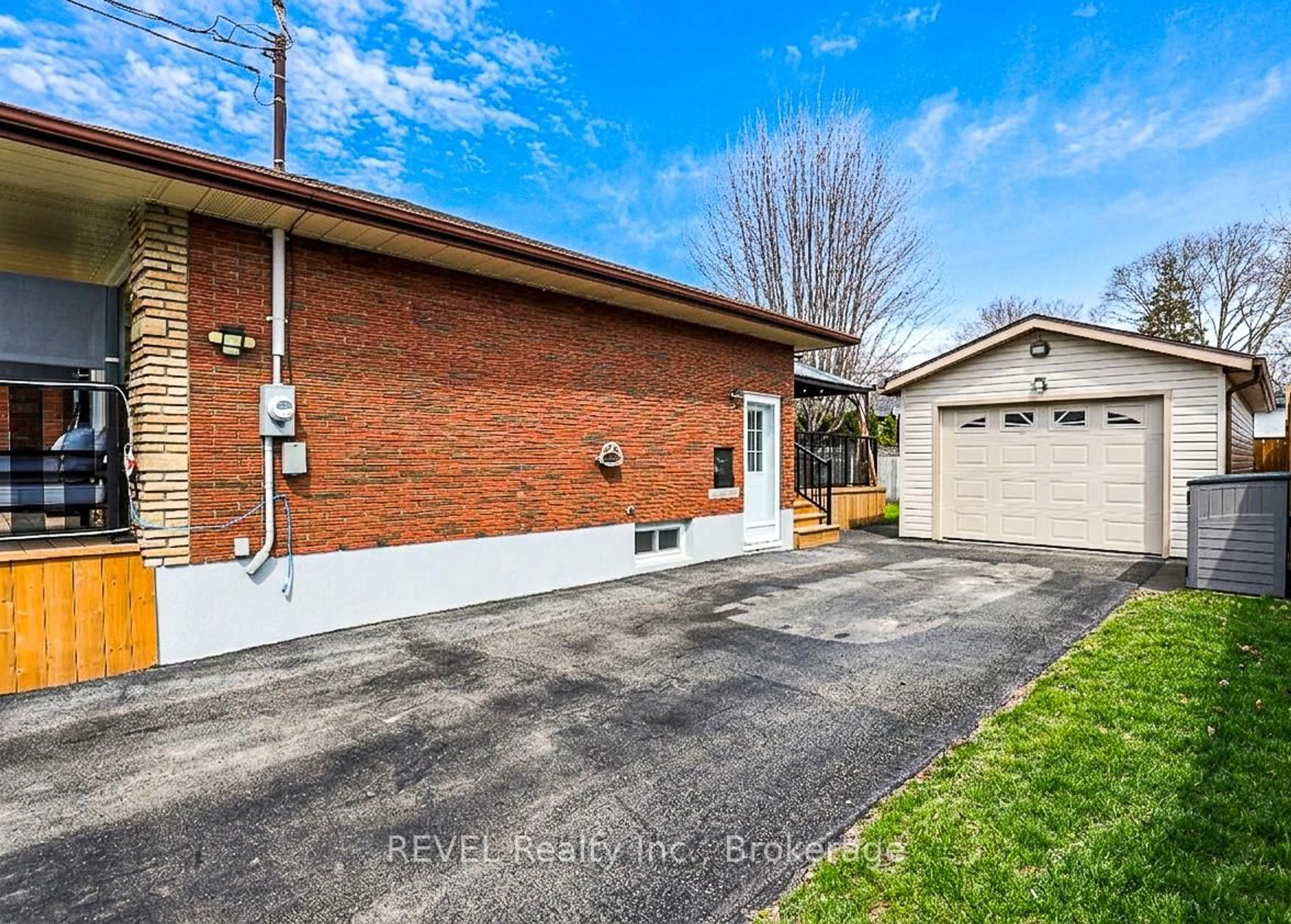 Home with brick exterior material, street for 24 Grosvenor St, St. Catharines Ontario L2M 3E2
