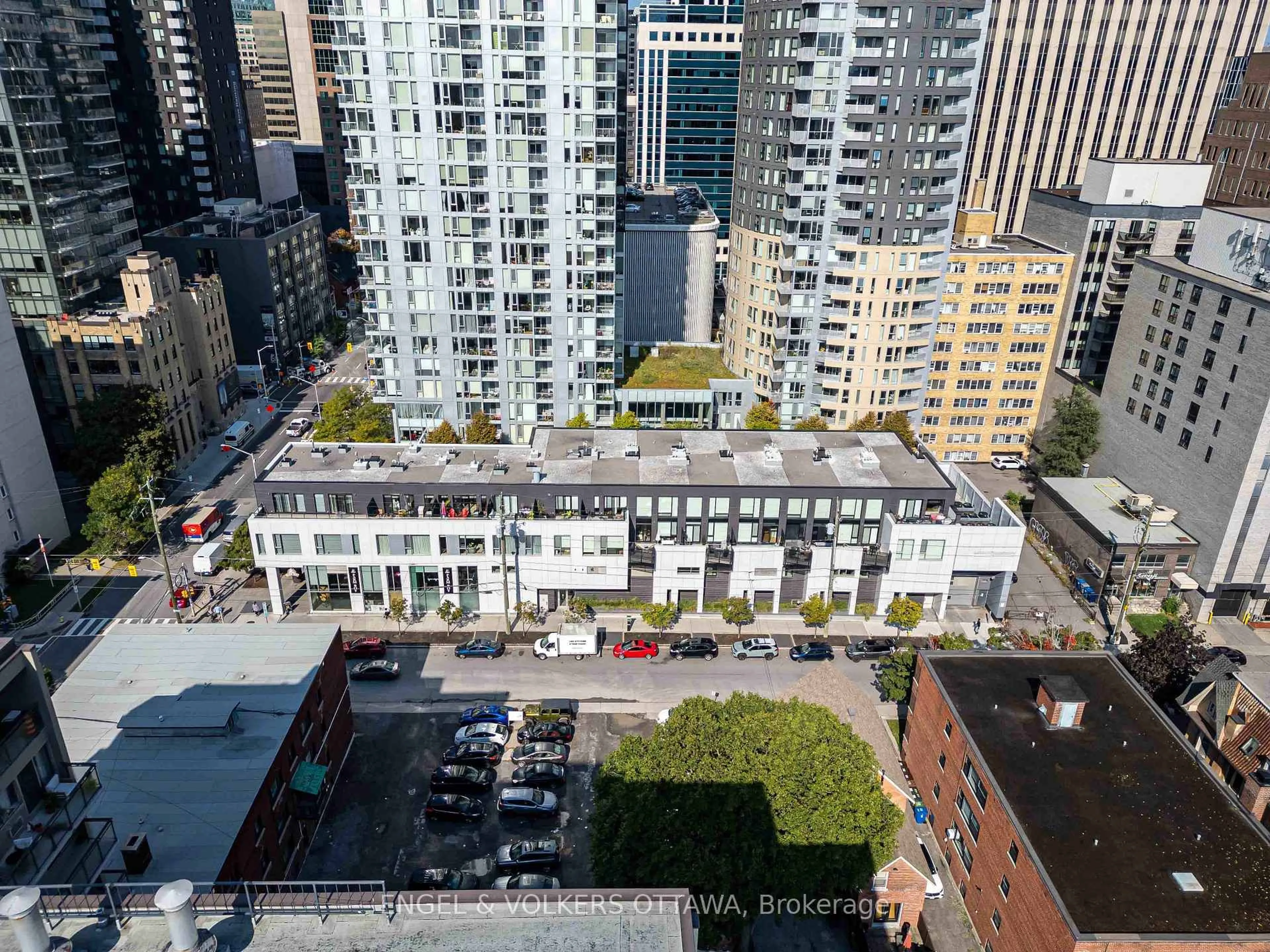 A pic from outside/outdoor area/front of a property/back of a property/a pic from drone, city buildings view from balcony for 197 Lisgar St #202, Ottawa Ontario K2P 0C3