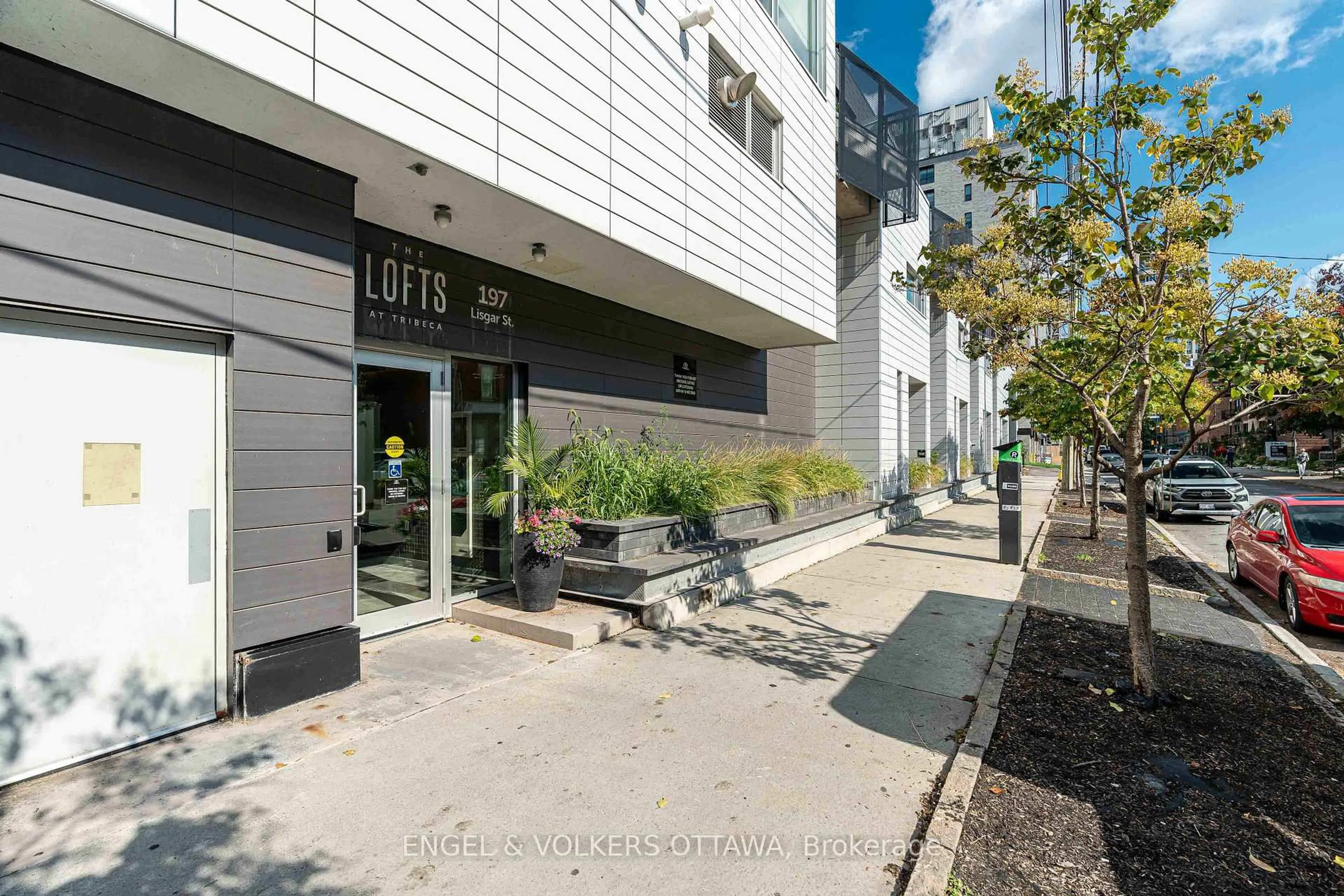 Patio, street for 197 Lisgar St #202, Ottawa Ontario K2P 0C3