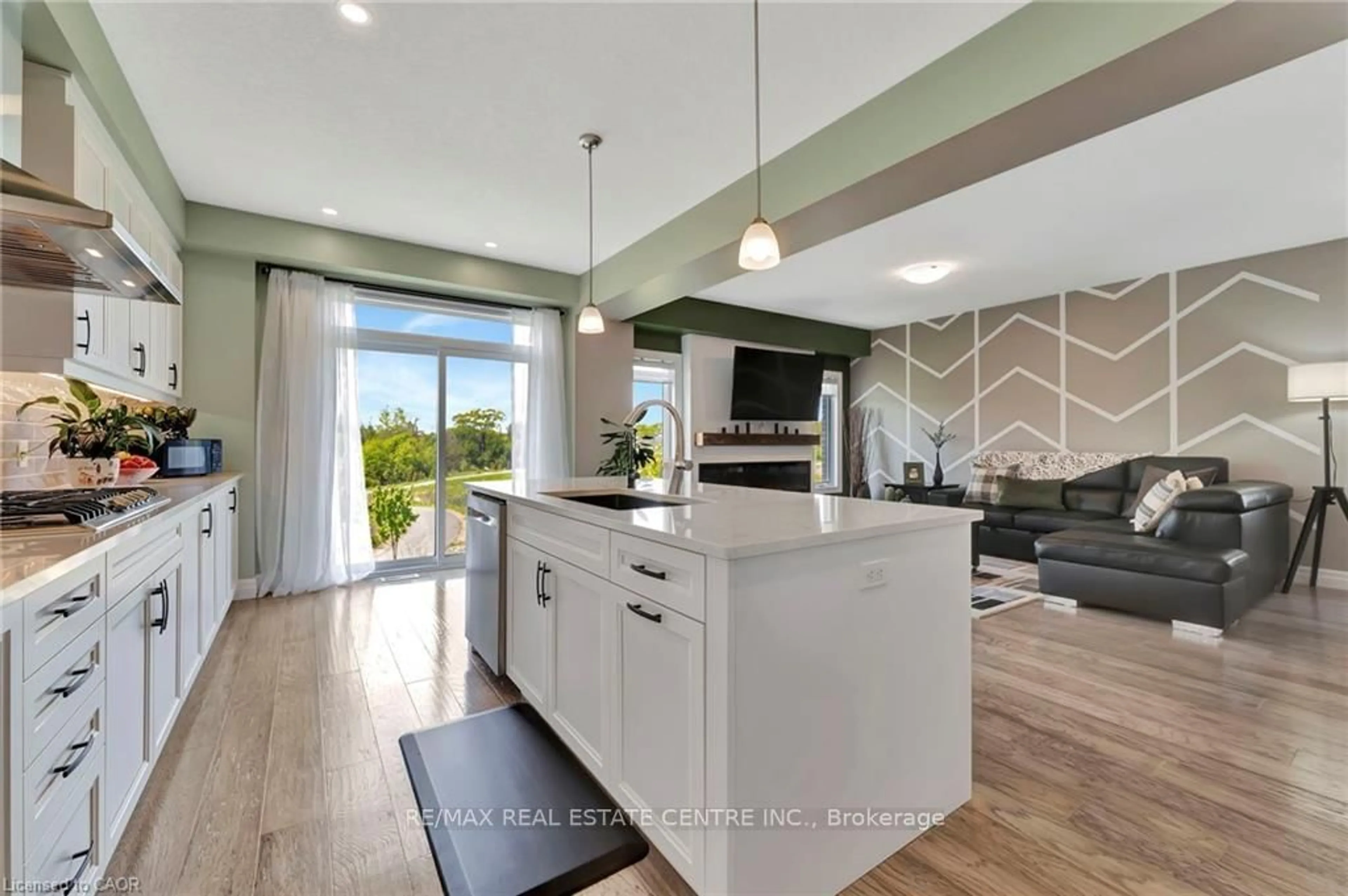 Open concept kitchen, ceramic/tile floor for 32 Faith St #6, Cambridge Ontario N1T 0E8