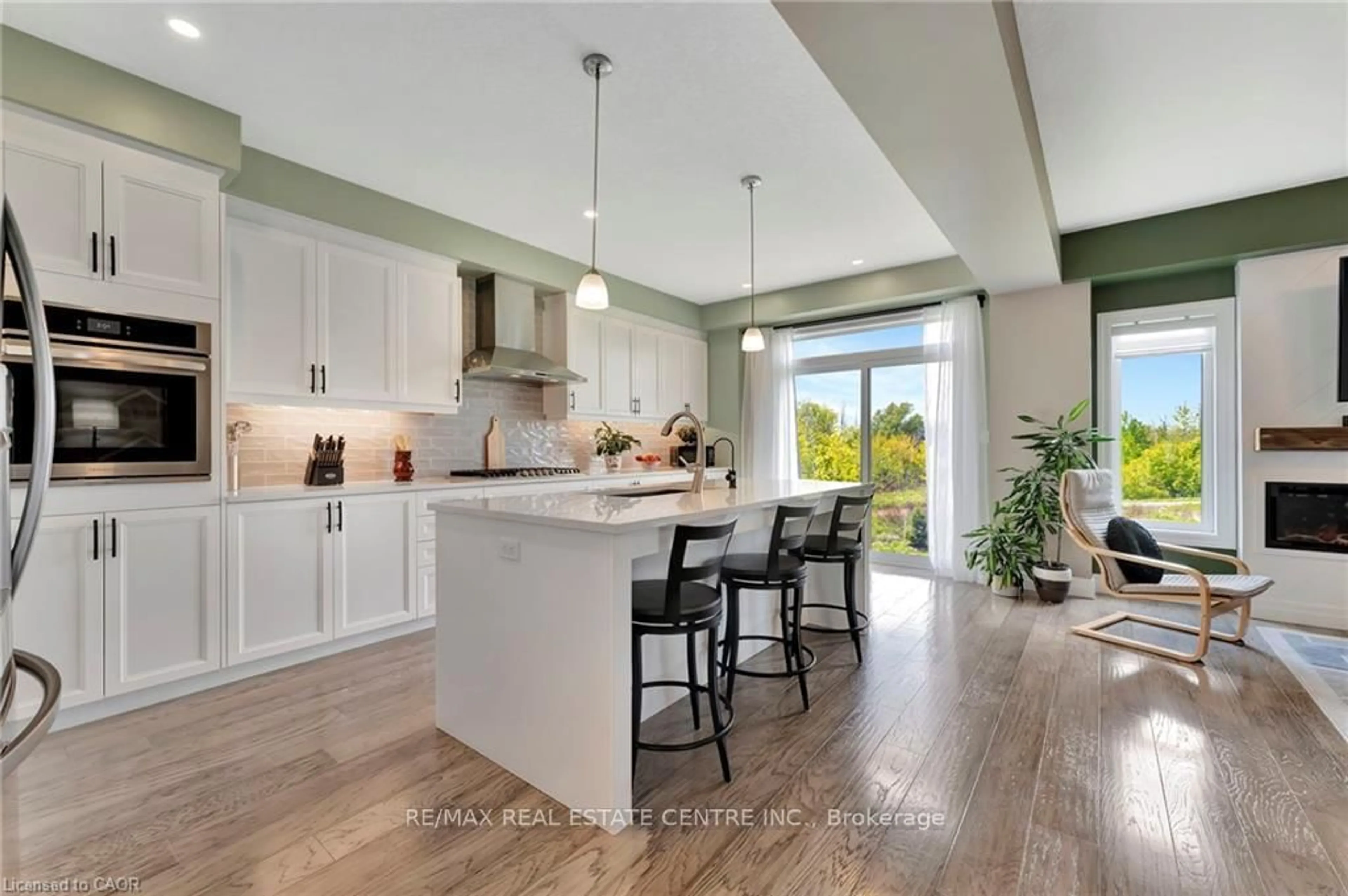 Open concept kitchen, ceramic/tile floor for 32 Faith St #6, Cambridge Ontario N1T 0E8