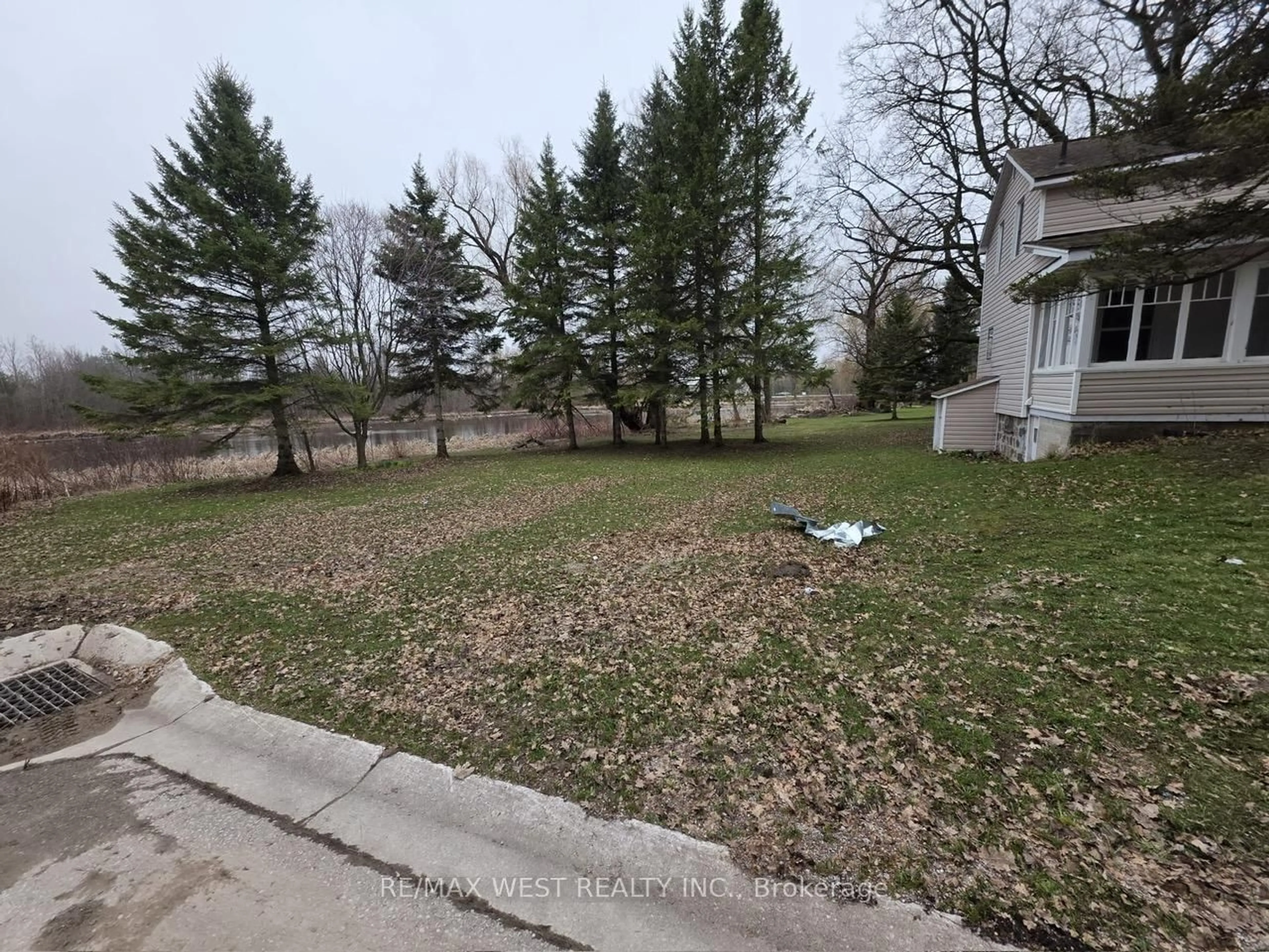 A pic from outside/outdoor area/front of a property/back of a property/a pic from drone, street for 476 Hamilton St, Huron-Kinloss Ontario N0G 2H0