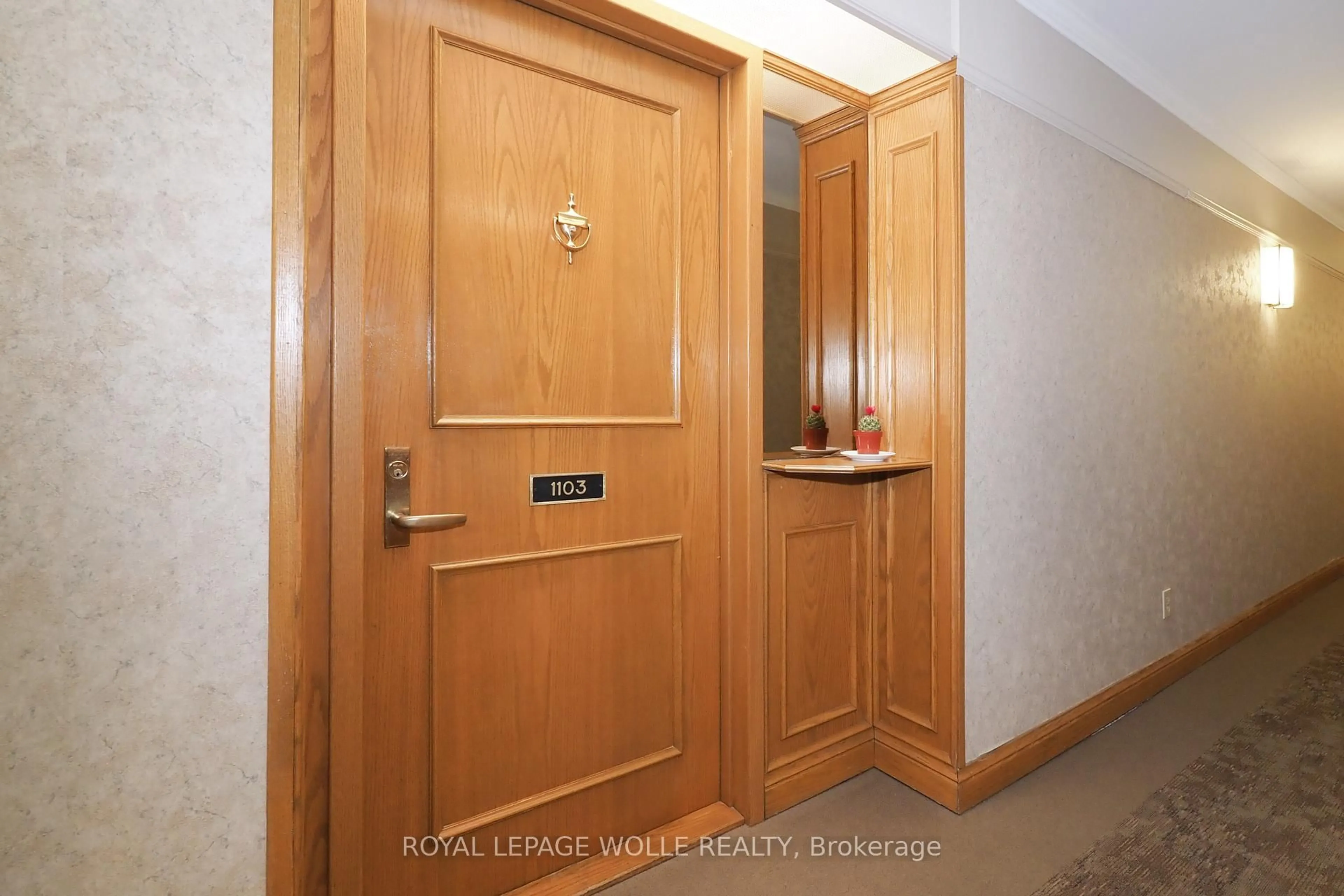 Indoor foyer for 4 Willow St #1103, Waterloo Ontario N2J 4S2