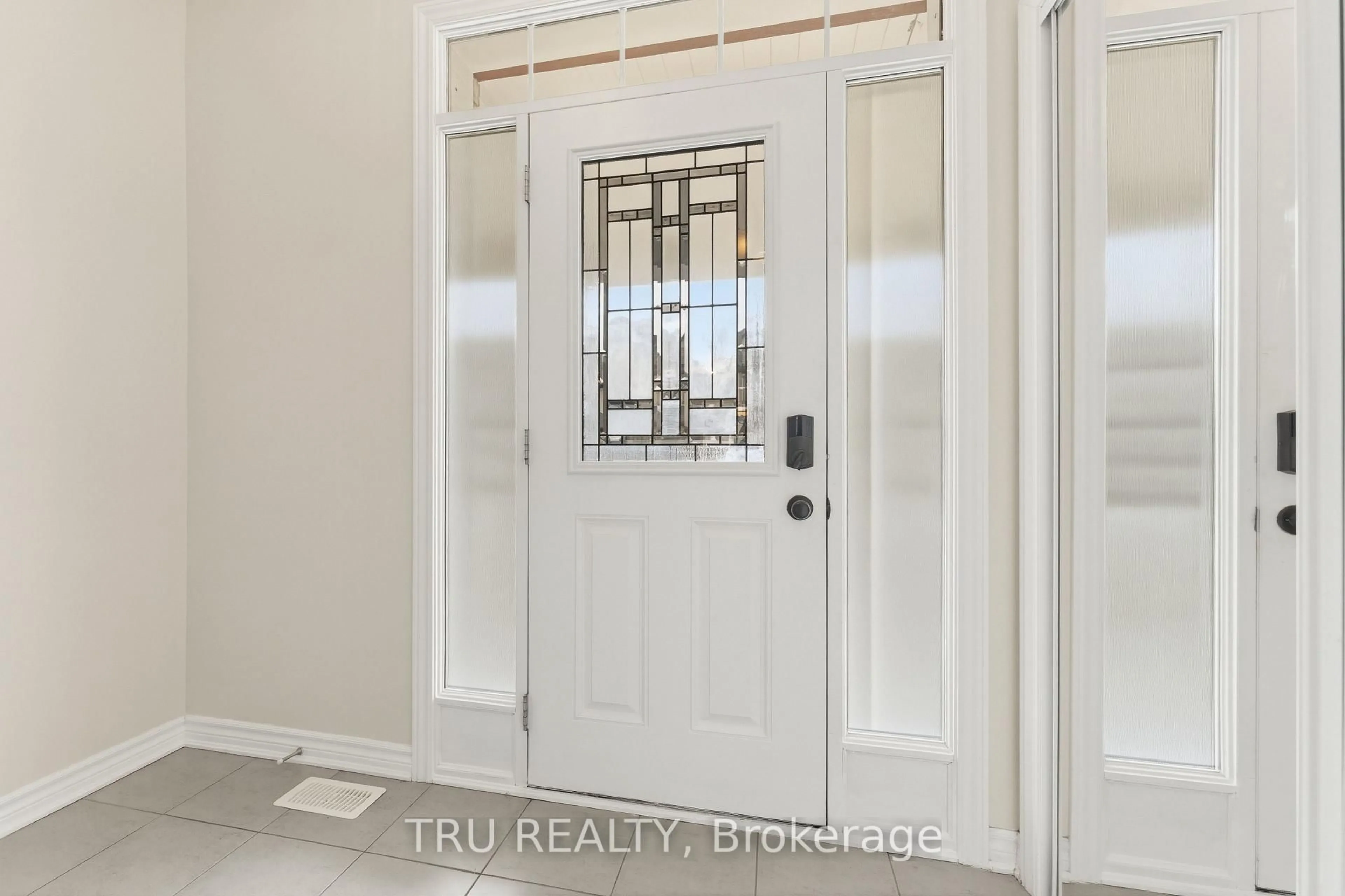 Indoor entryway for 344 Sweetclover Way, Ottawa Ontario K4A 1E6