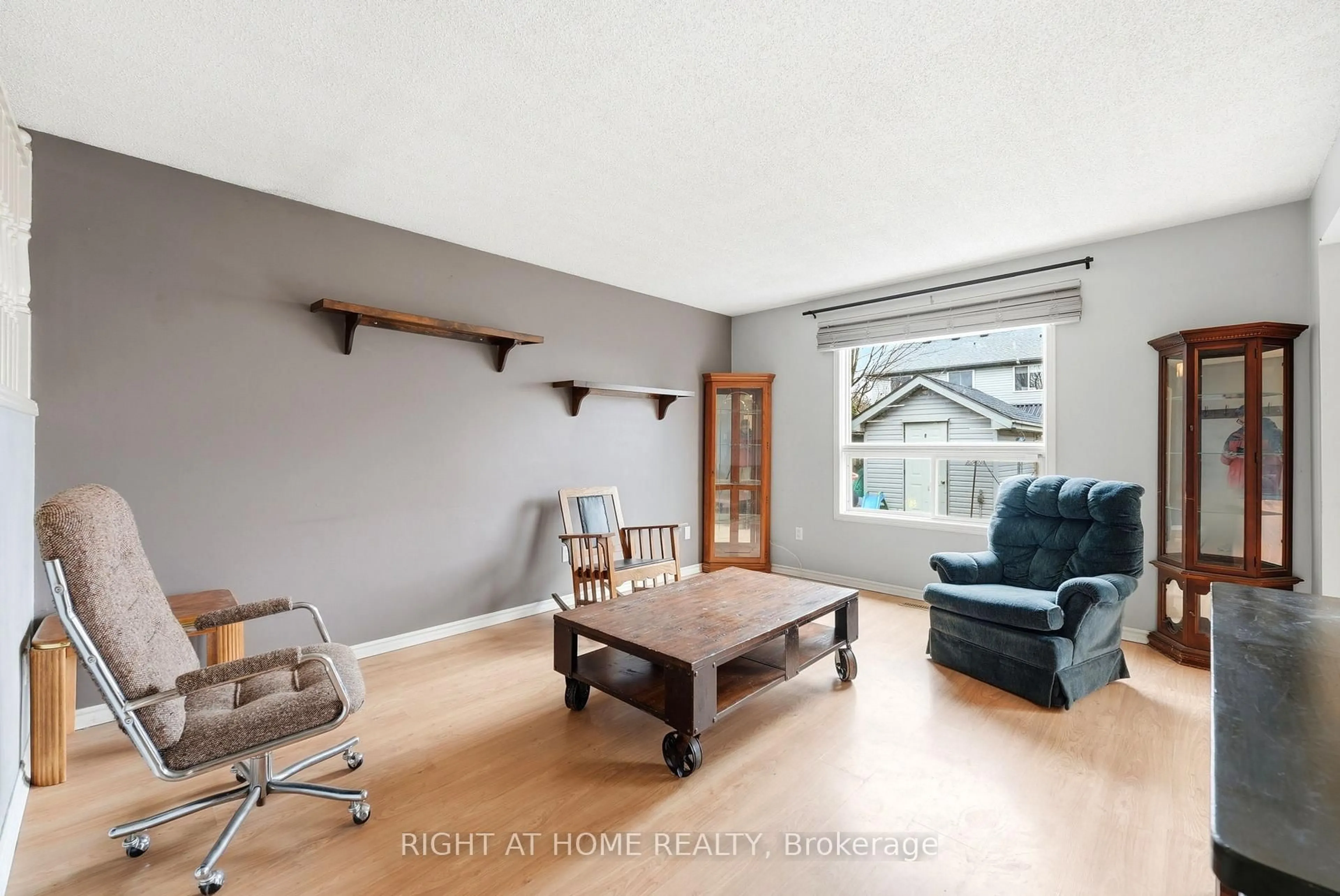 Living room with furniture, wood/laminate floor for 32 Bowcott Cres, London East Ontario N5V 4W8