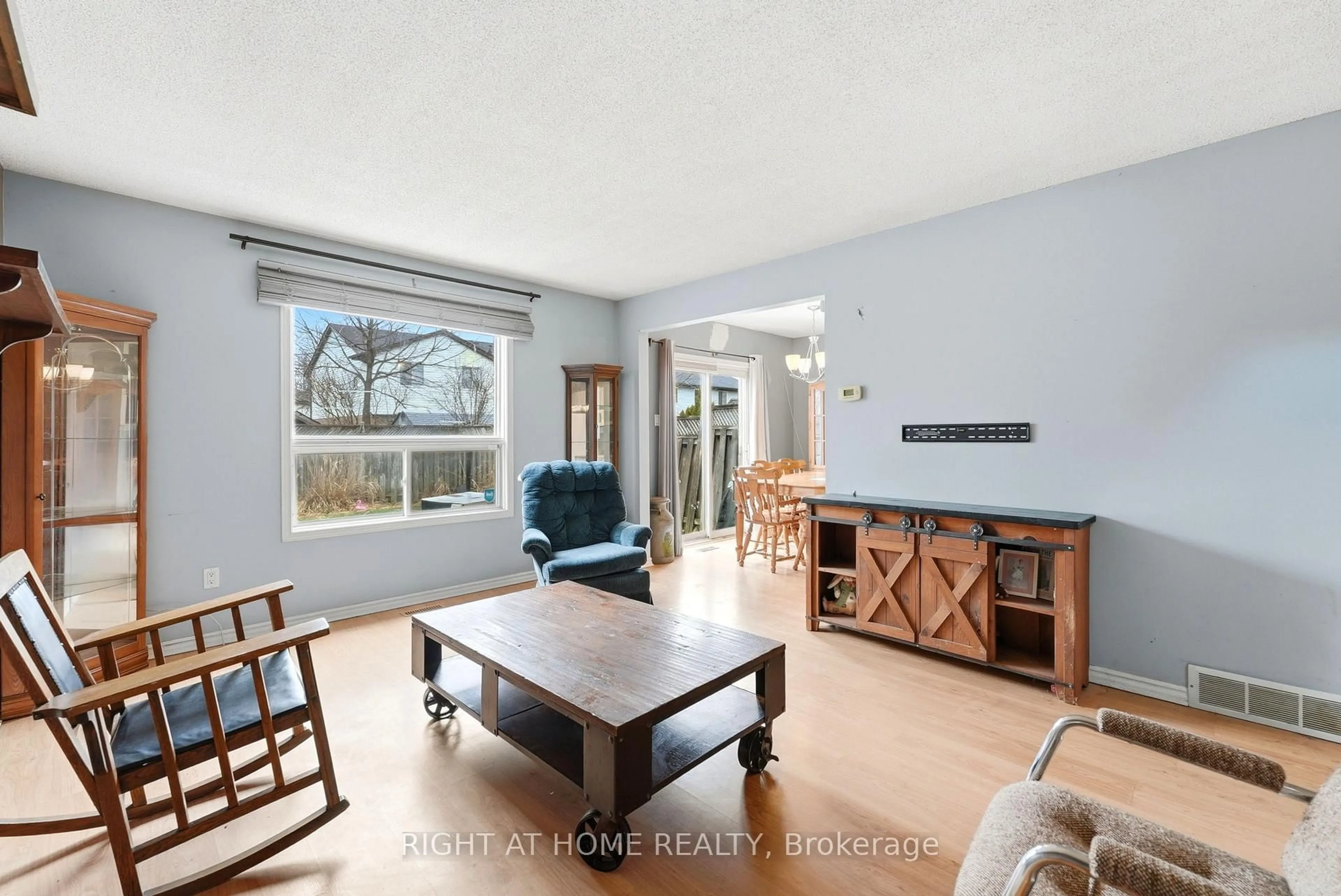 Living room with furniture, unknown for 32 Bowcott Cres, London East Ontario N5V 4W8