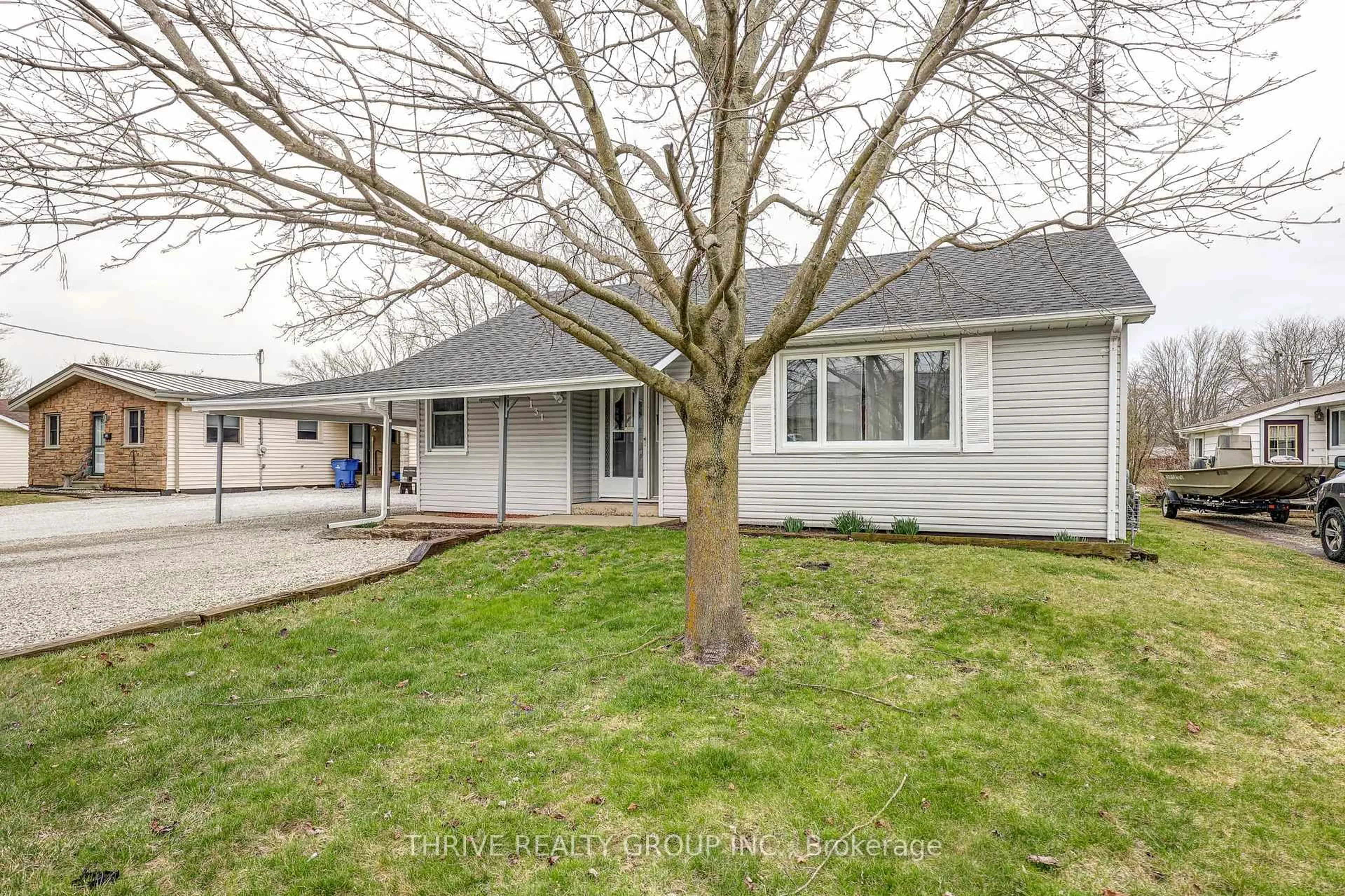 A pic from outside/outdoor area/front of a property/back of a property/a pic from drone, street for 131 Water St, Chatham-Kent Ontario N8A 2E8