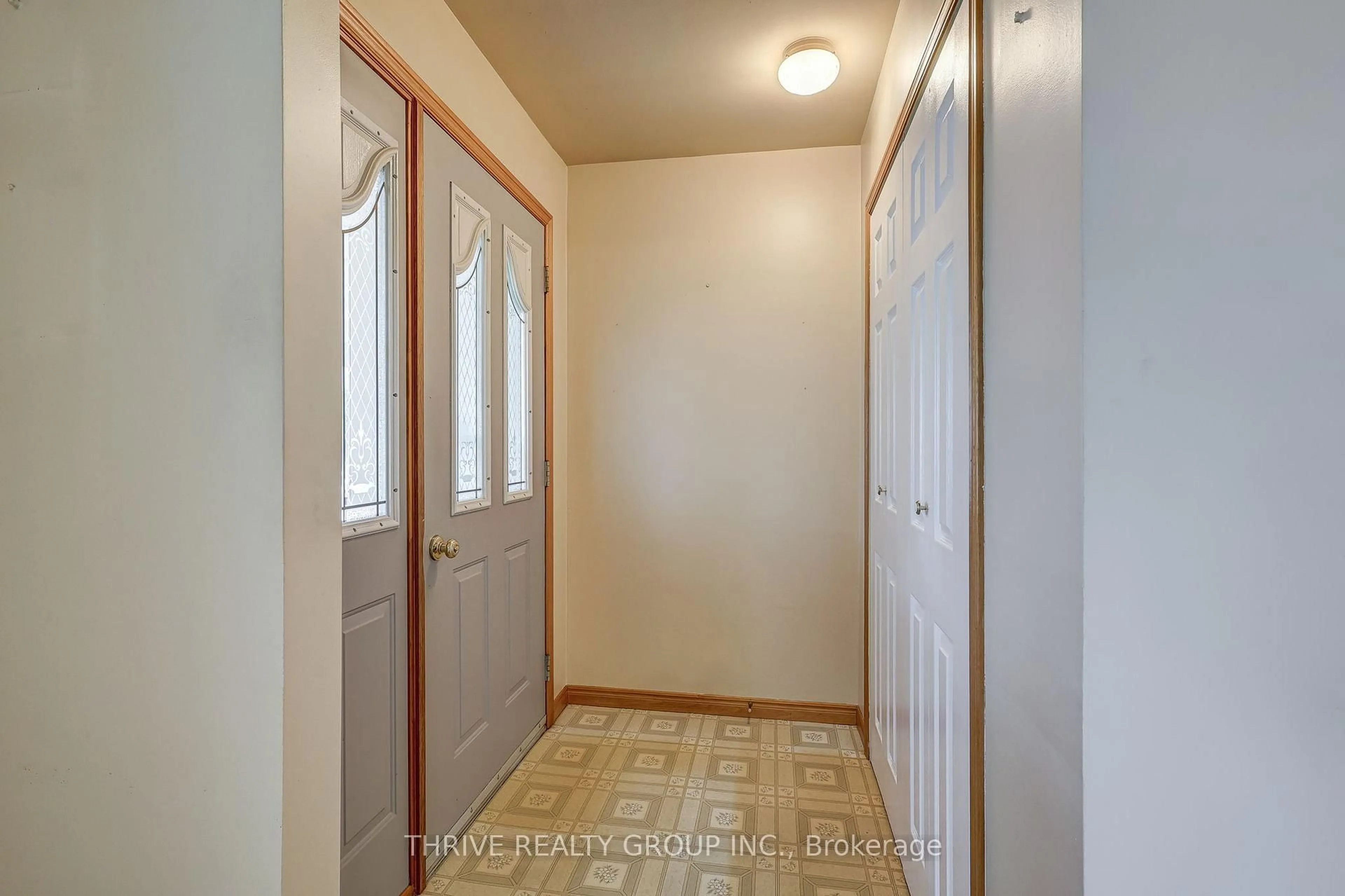 Indoor entryway for 131 Water St, Chatham-Kent Ontario N8A 2E8