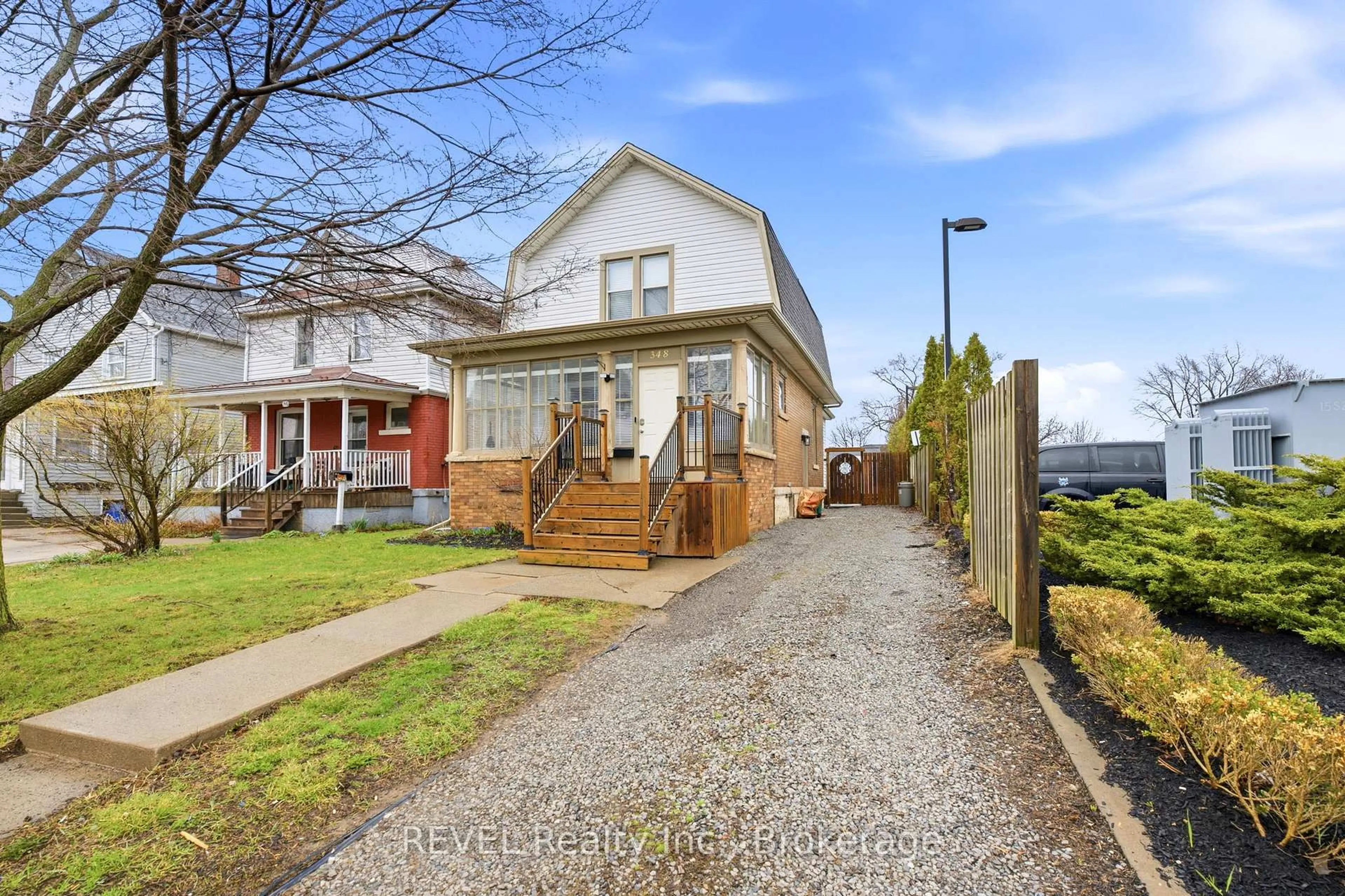 Patio, street for 348 Hellems Ave, Welland Ontario L3B 3C1