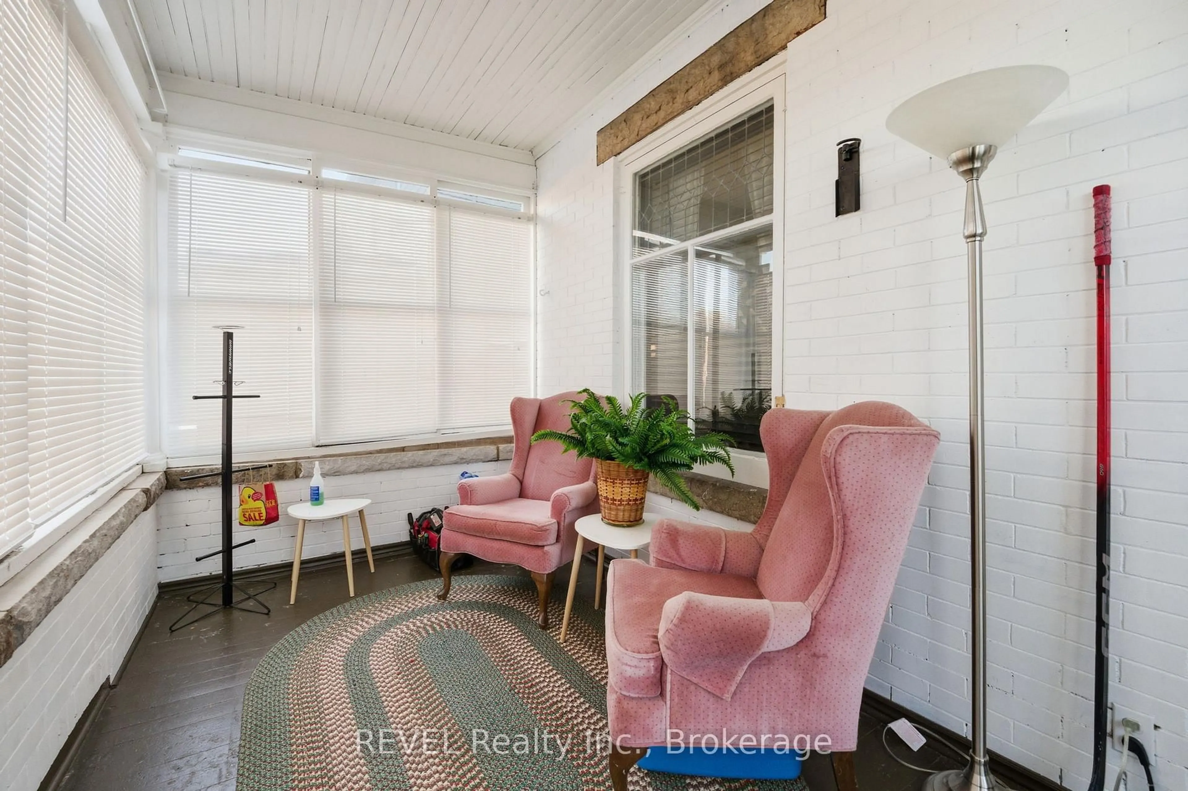 Indoor entryway for 348 Hellems Ave, Welland Ontario L3B 3C1