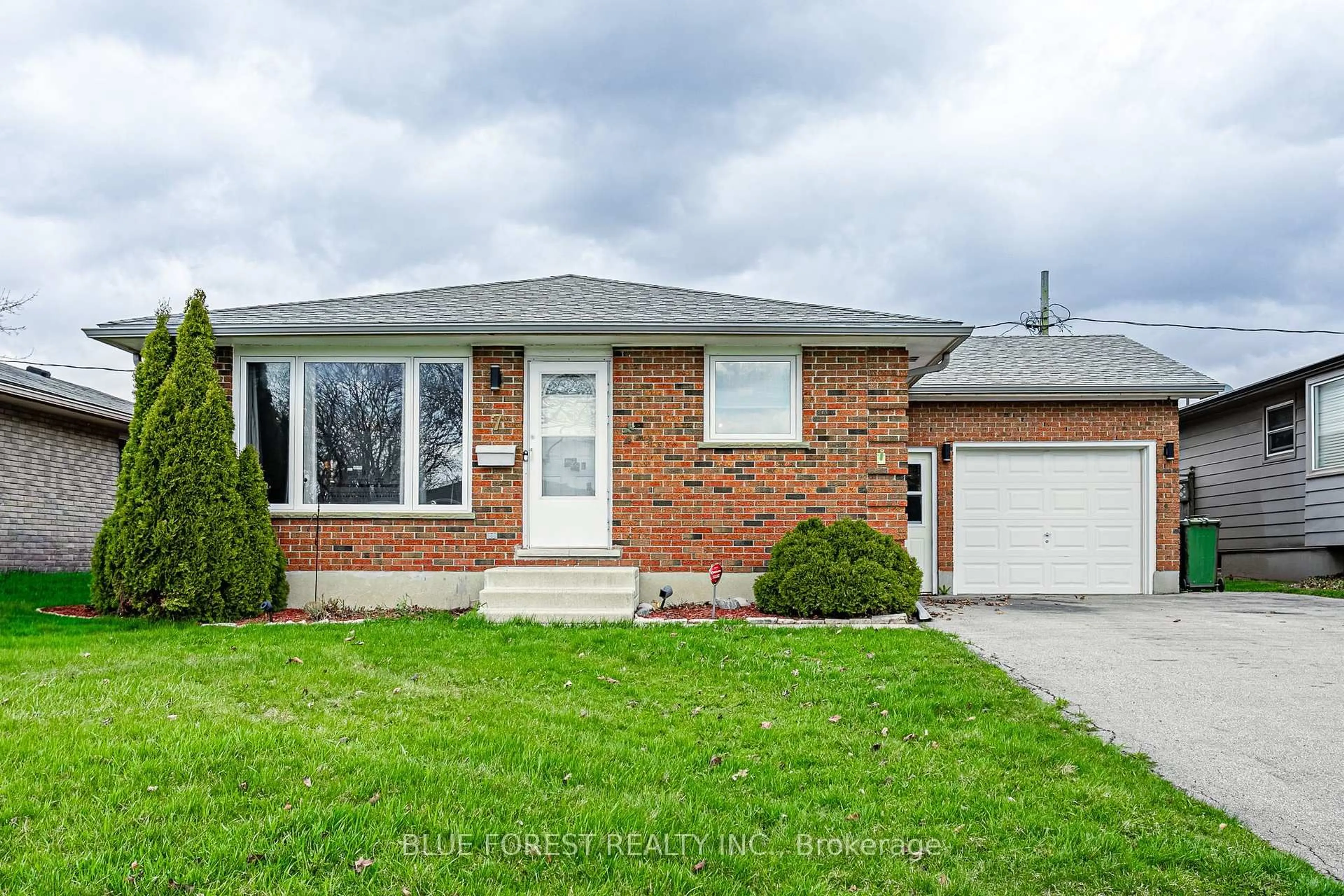Home with brick exterior material, street for 7 Raven Ave, St. Thomas Ontario N5R 5K8