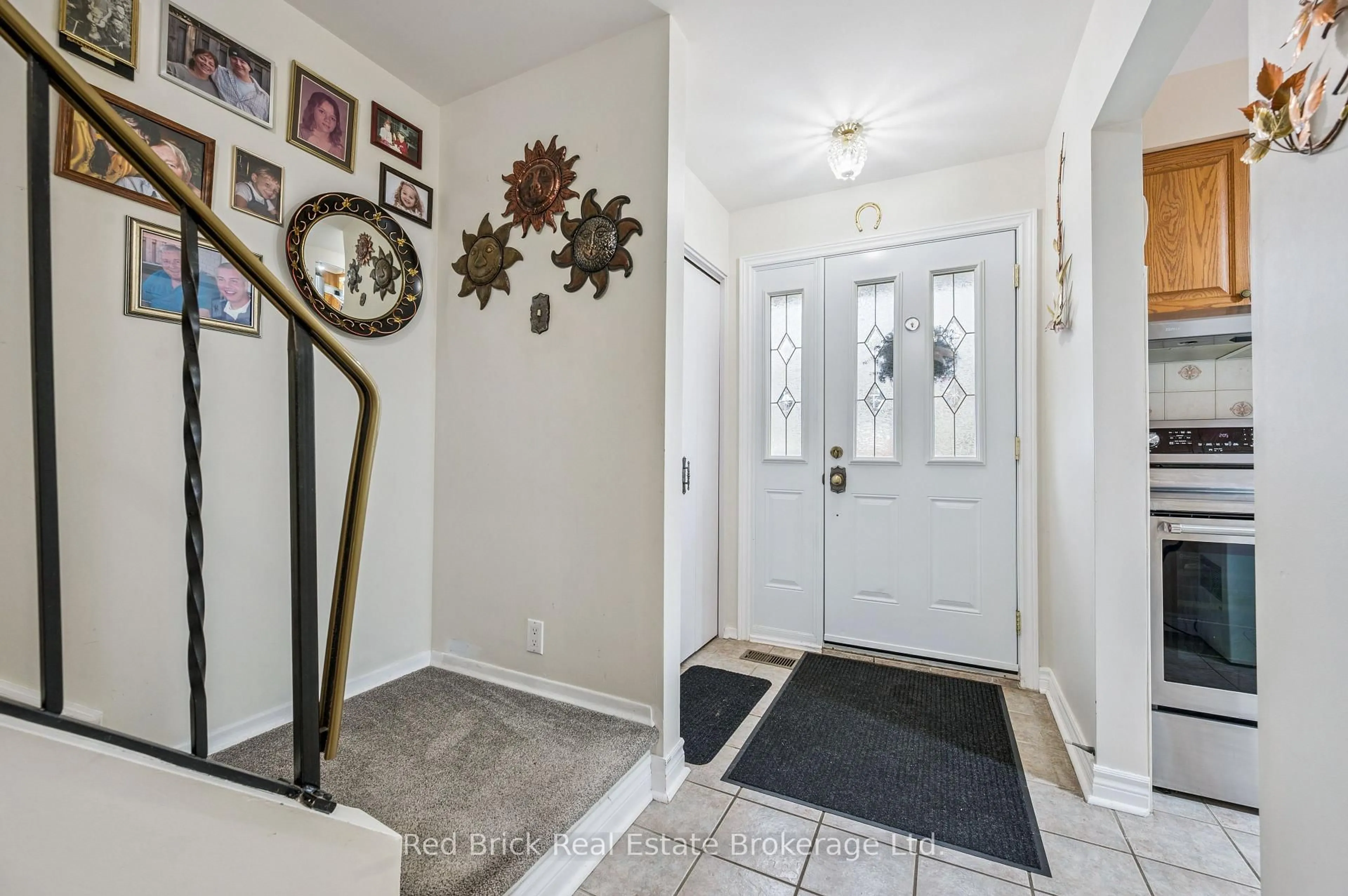 Indoor entryway for 53 Shadeland Cres, Kitchener Ontario N2M 2J1