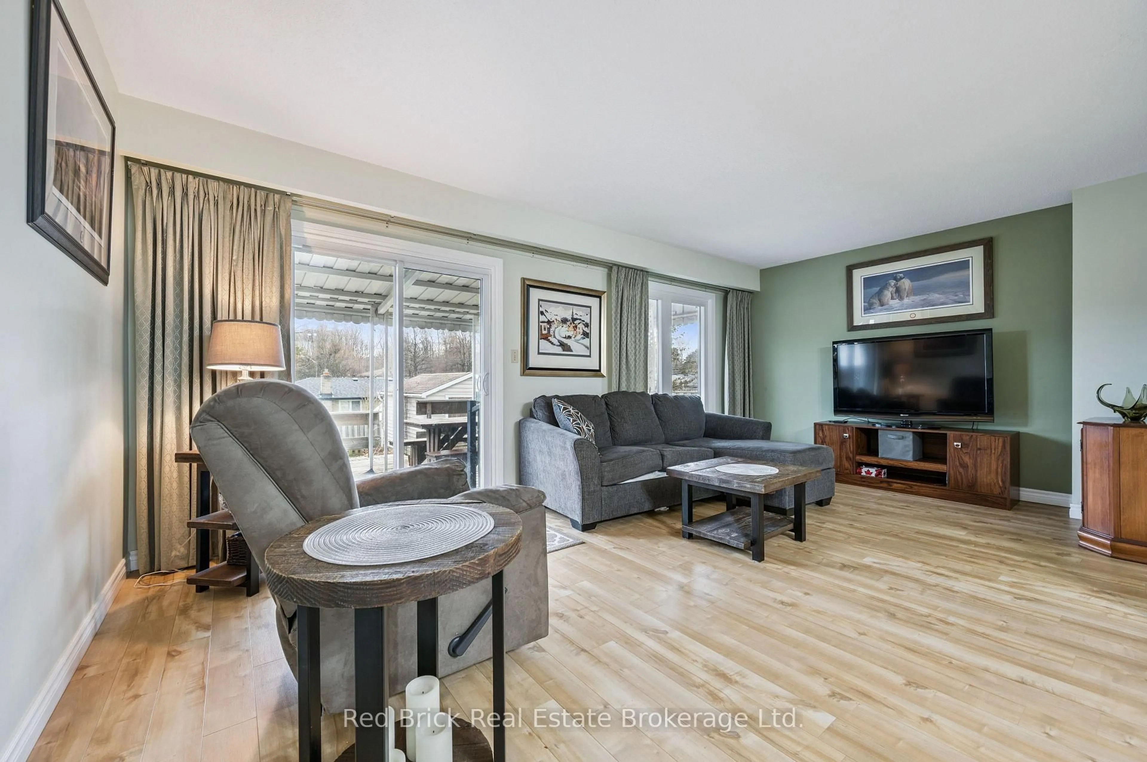 Living room with furniture, wood/laminate floor for 53 Shadeland Cres, Kitchener Ontario N2M 2J1