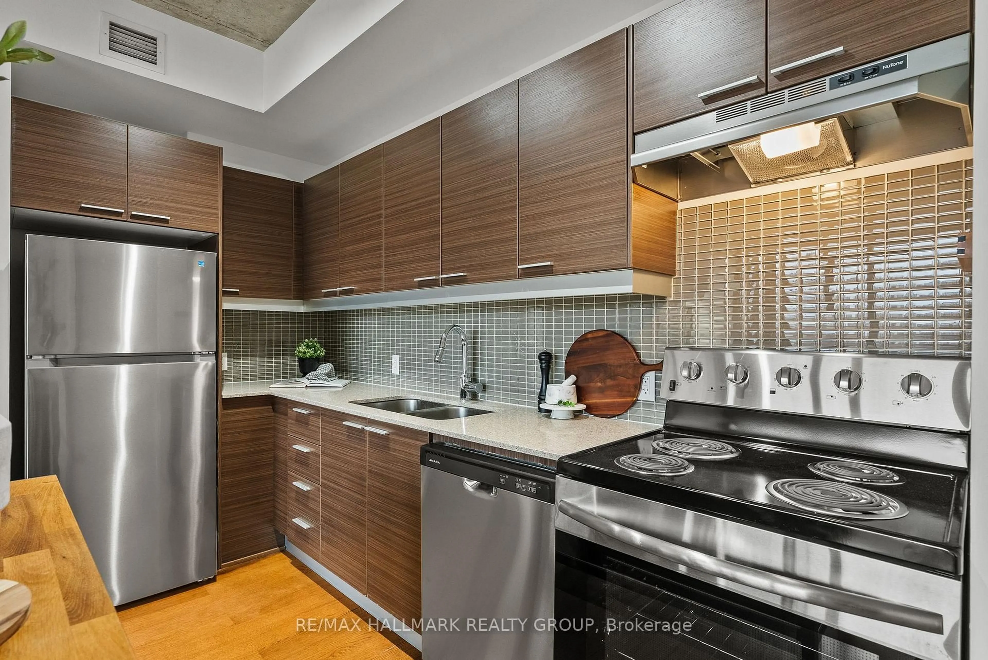 Standard kitchen, unknown for 354 Gladstone Ave #332, Ottawa Ontario K2P 0R4