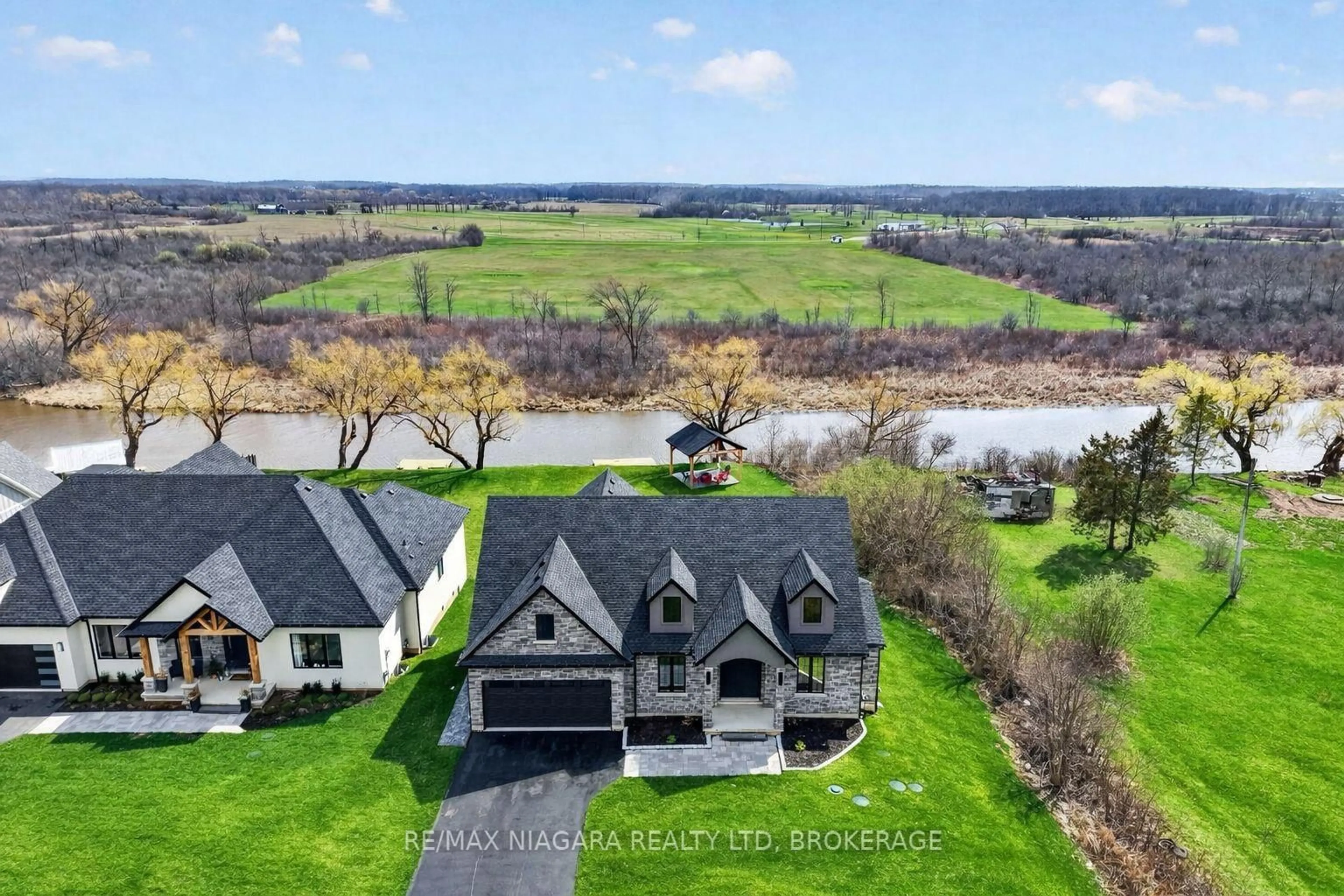 A pic from outside/outdoor area/front of a property/back of a property/a pic from drone, water/lake/river/ocean view for 2899 Townline Rd, Fort Erie Ontario L0S 1S0