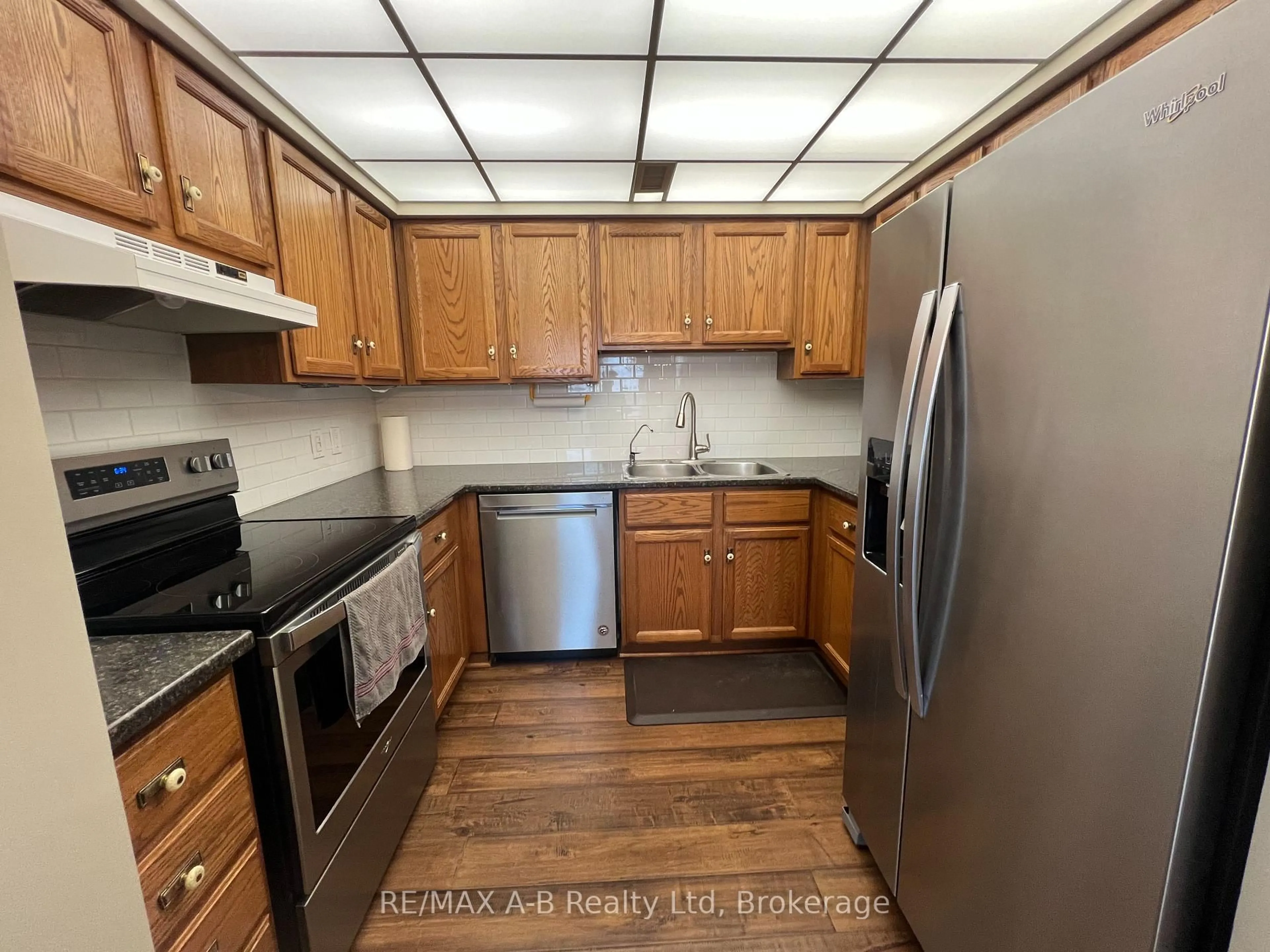Standard kitchen, unknown for 199 Hope St #308, East Zorra-Tavistock Ontario N0B 2R0