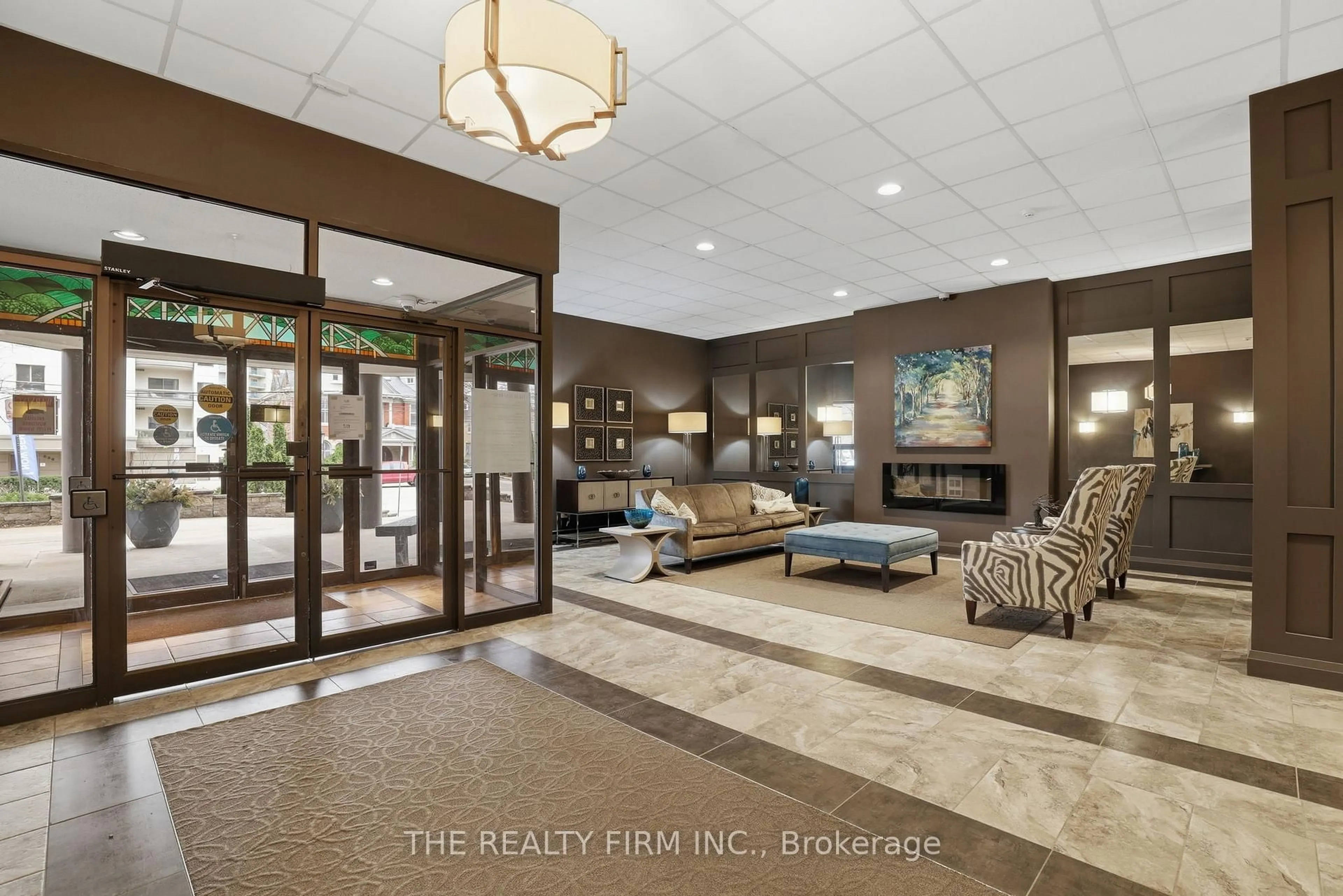 Lobby for 549 RIDOUT St #304, London East Ontario N6A 5N5