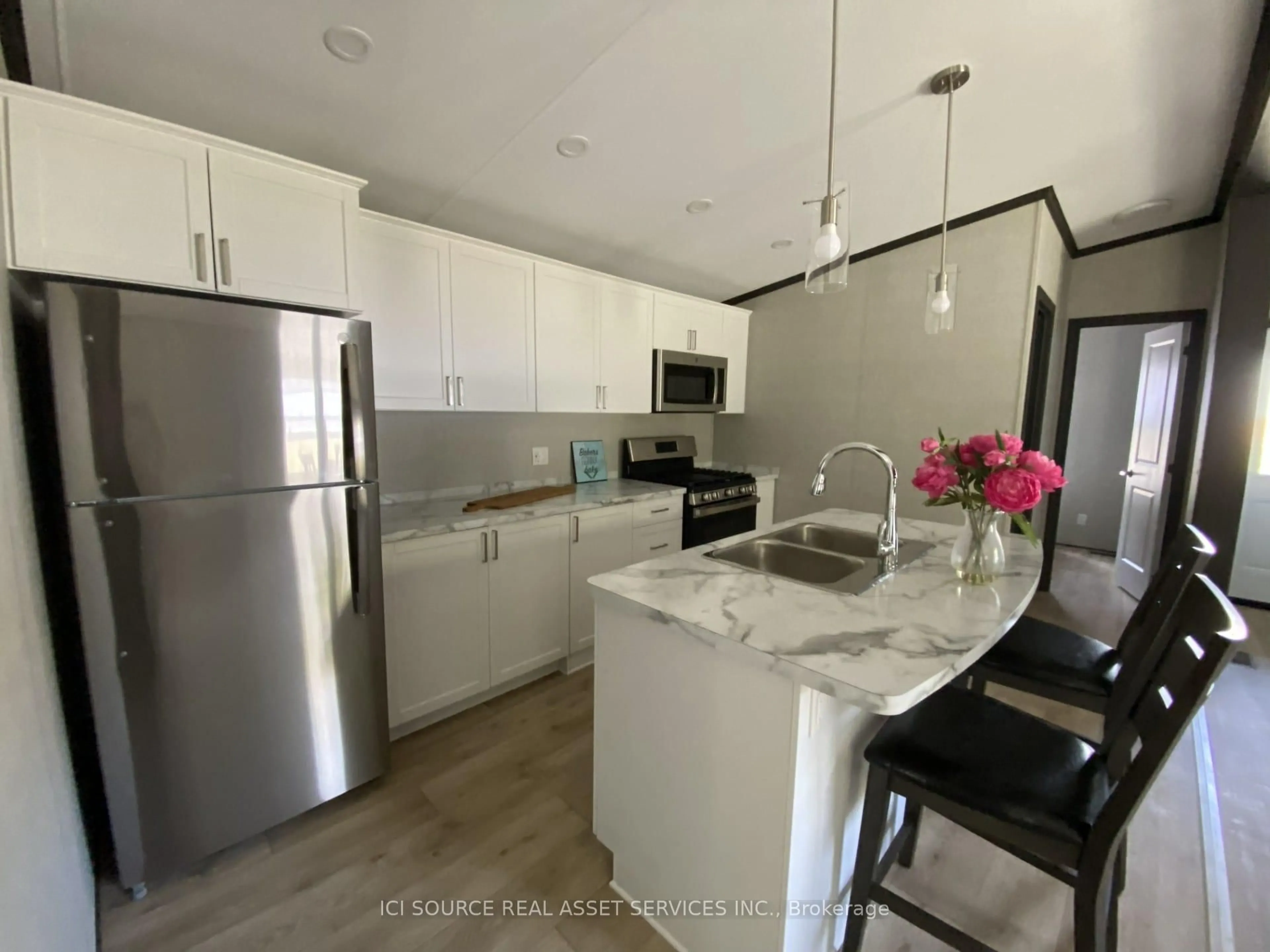 Open concept kitchen, ceramic/tile floor for 1047 Bonnie Lake Camp Rd #LKR059, Bracebridge Ontario P1L 1W9