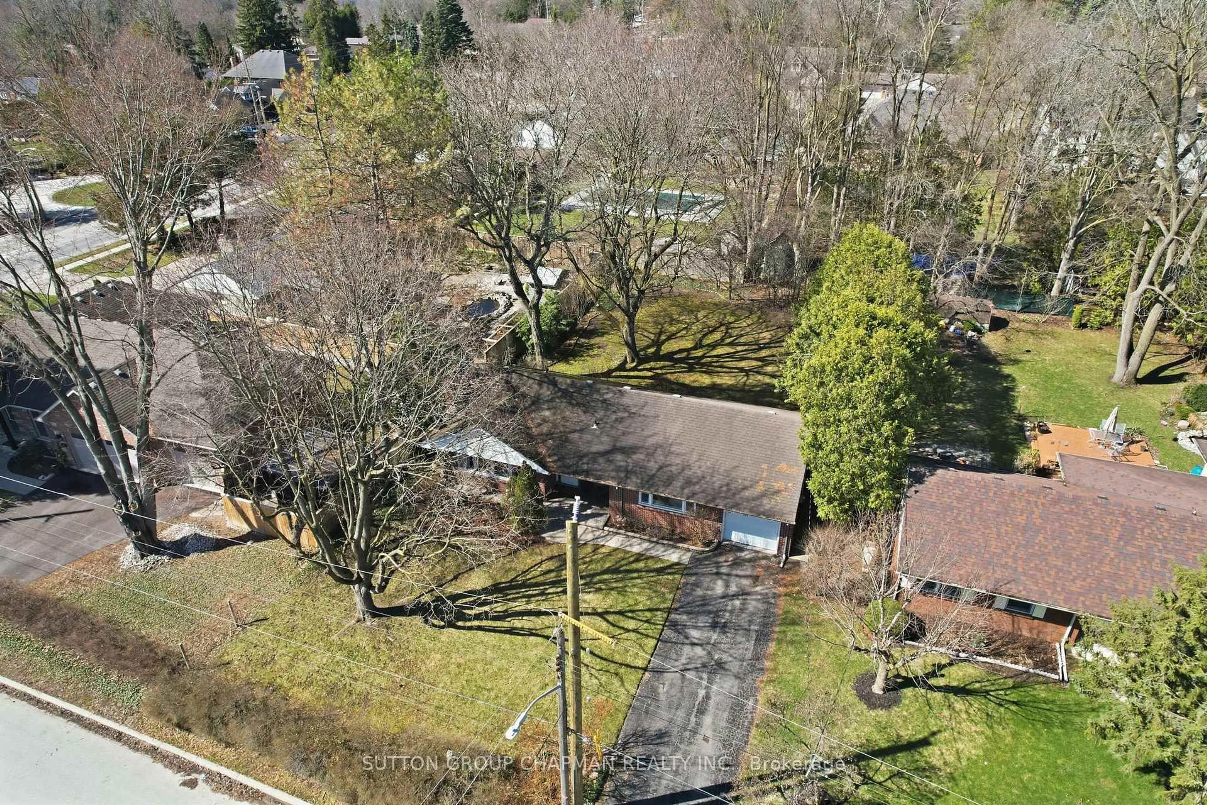 A pic from outside/outdoor area/front of a property/back of a property/a pic from drone, street for 414 Dolway Pl, London North Ontario N6H 3L1