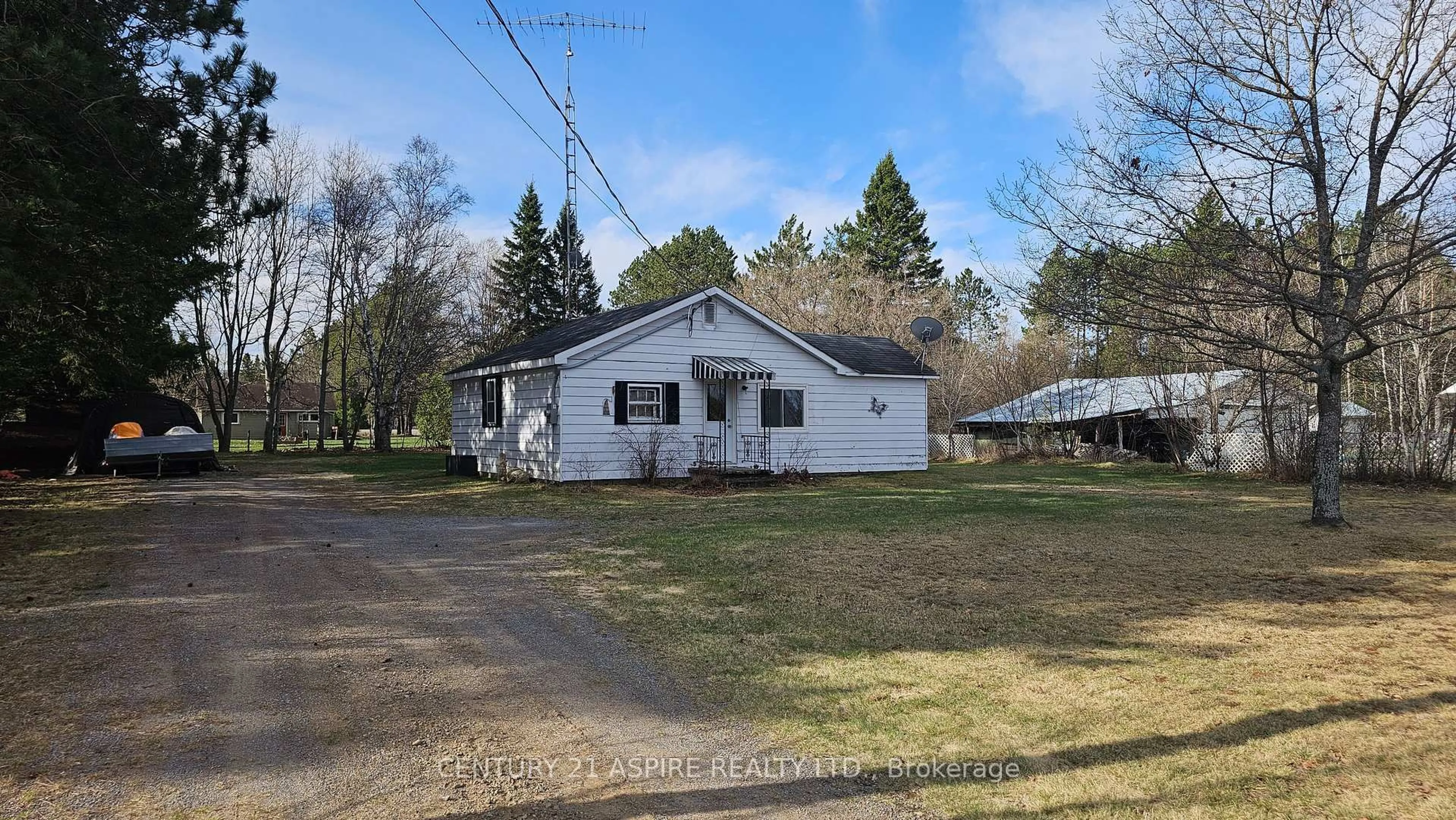 A pic from outside/outdoor area/front of a property/back of a property/a pic from drone, street for 51 Major Lake Rd, South Algonquin Ontario K0J 2C0