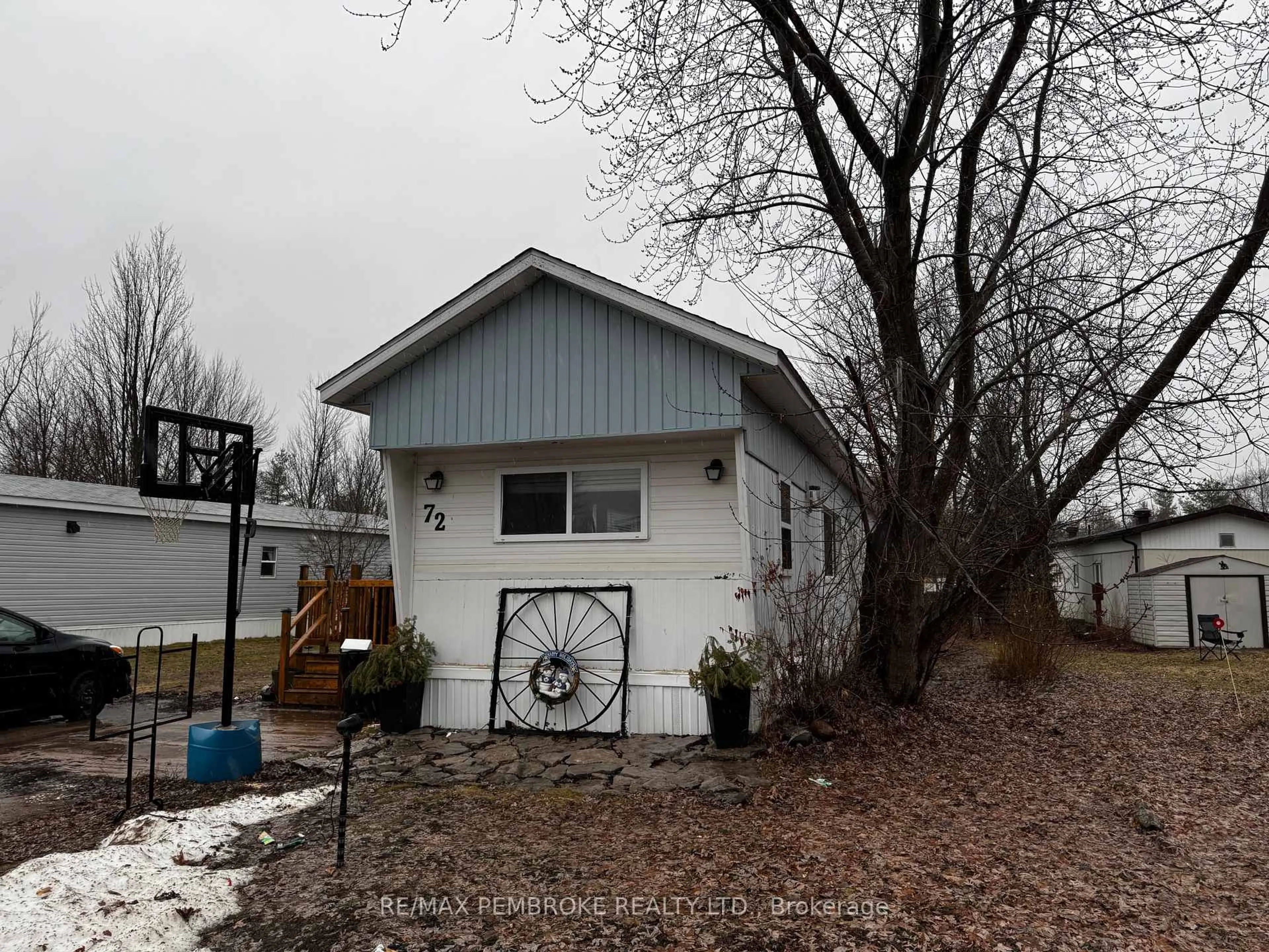 Shed for 72 Pinehurst Estates, Petawawa Ontario K8H 2H2