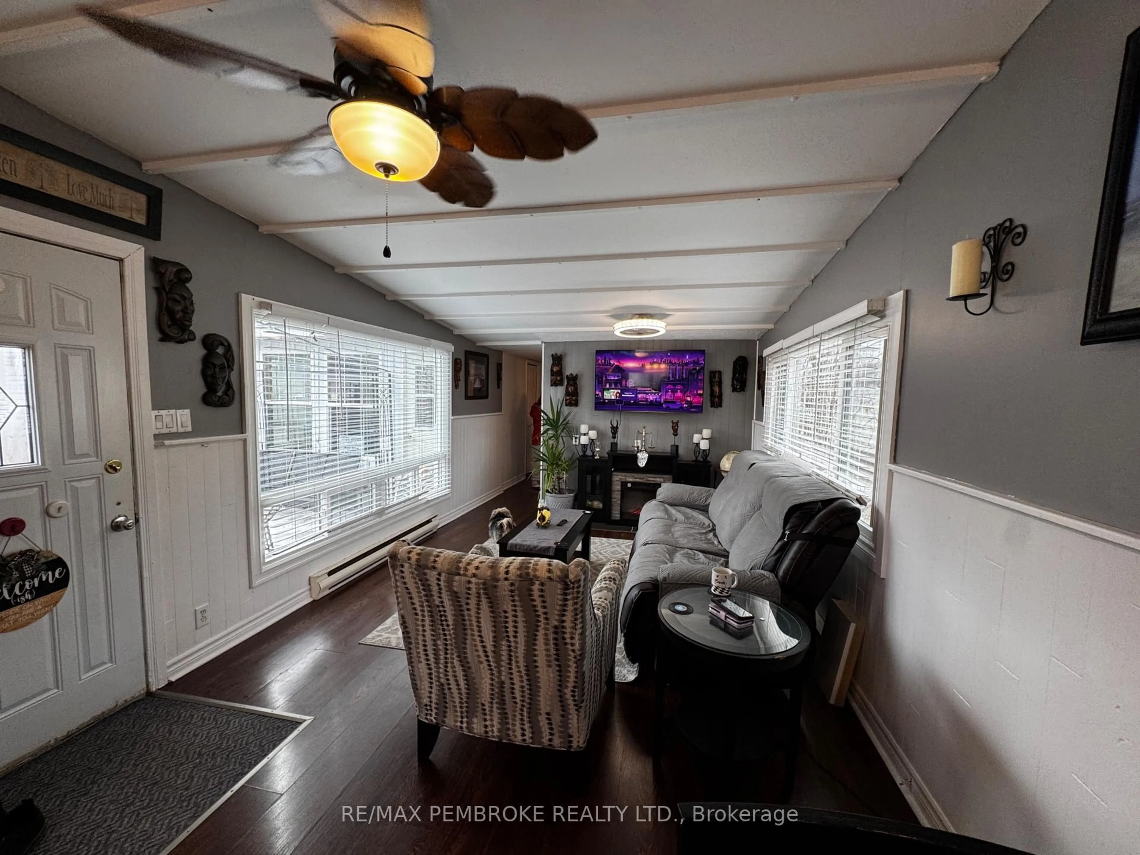 A pic of a room for 72 Pinehurst Estates, Petawawa Ontario K8H 2H2