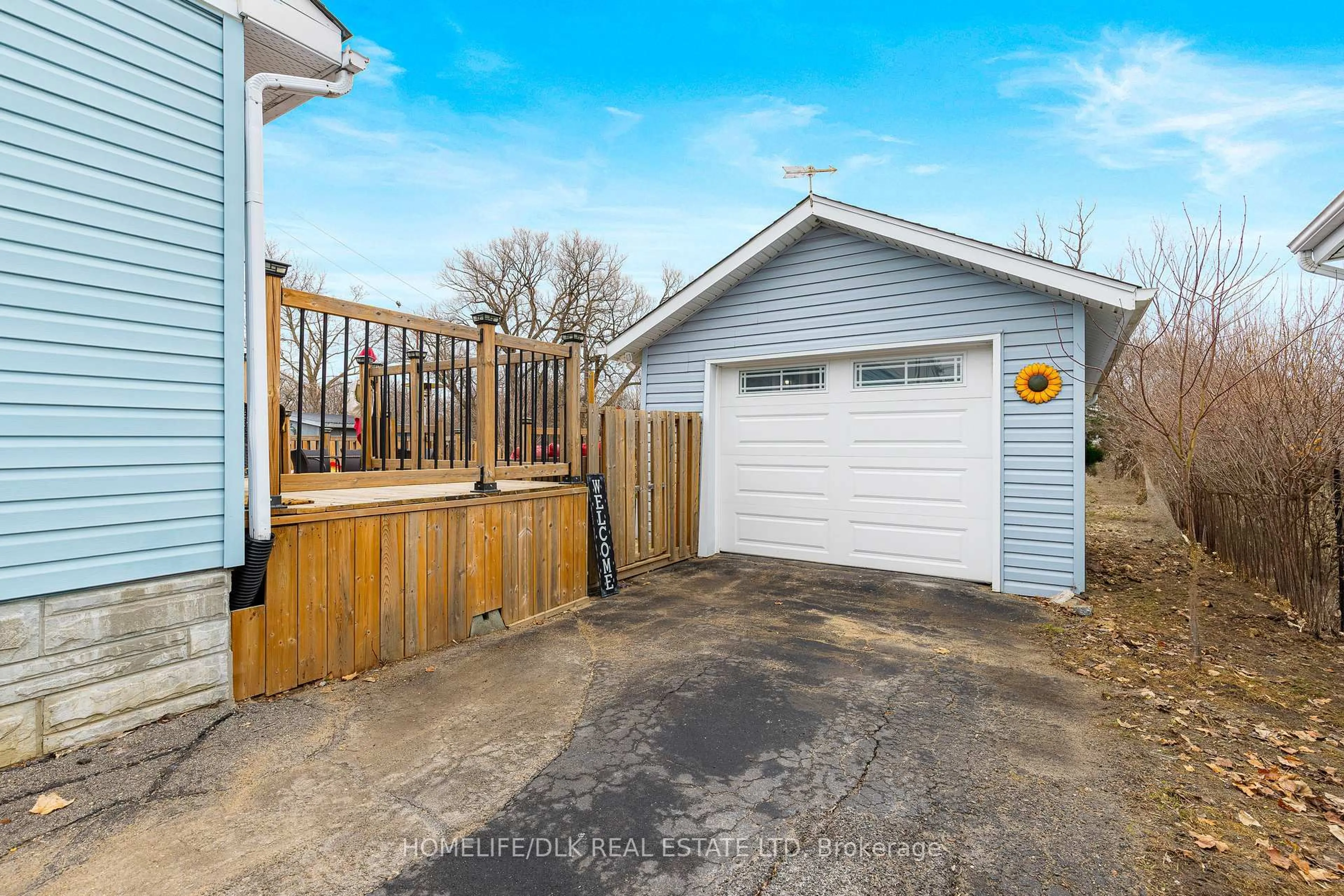 Indoor garage for 82 Brookview Cres, Brockville Ontario K6V 4P2