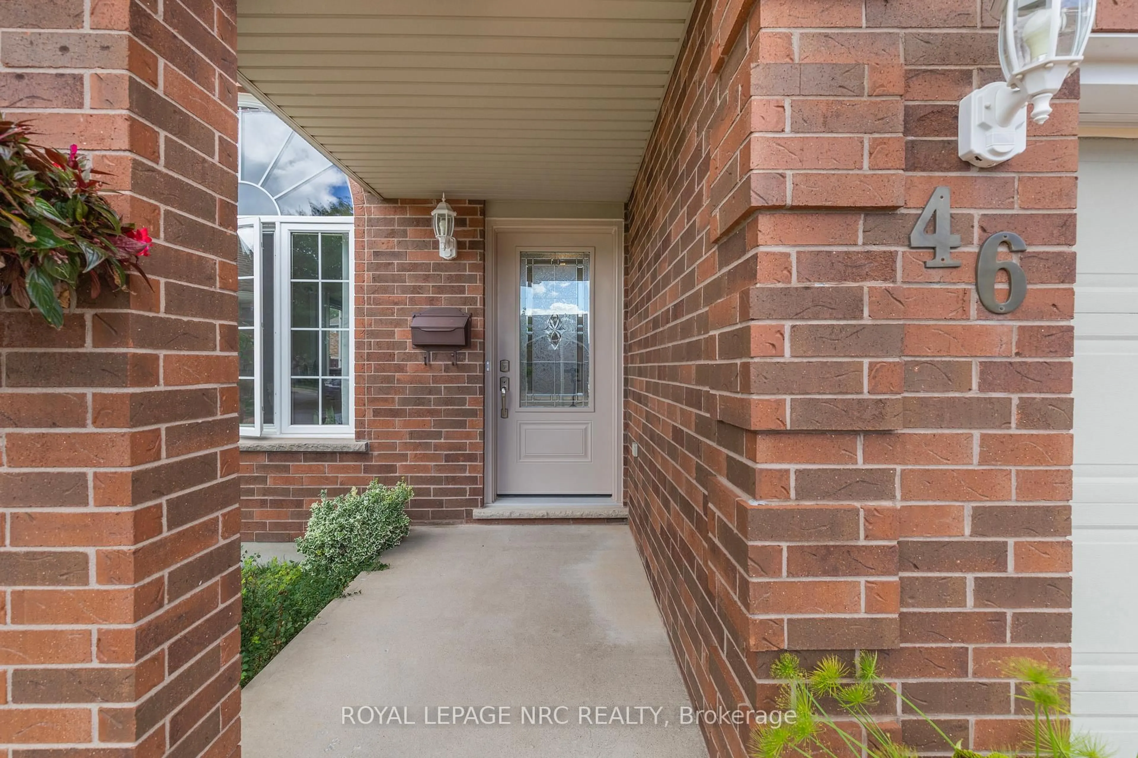 Unknown for 46 Foxhill Cres, St. Catharines Ontario L2S 3V1